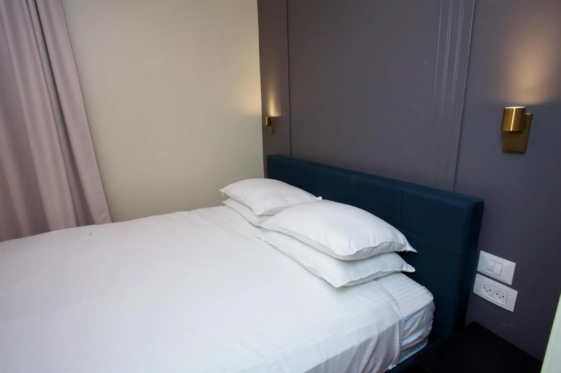 Economy Double Room in Moon TLV - 4th floor Economy Double Room in Moon TLV - 4th floor