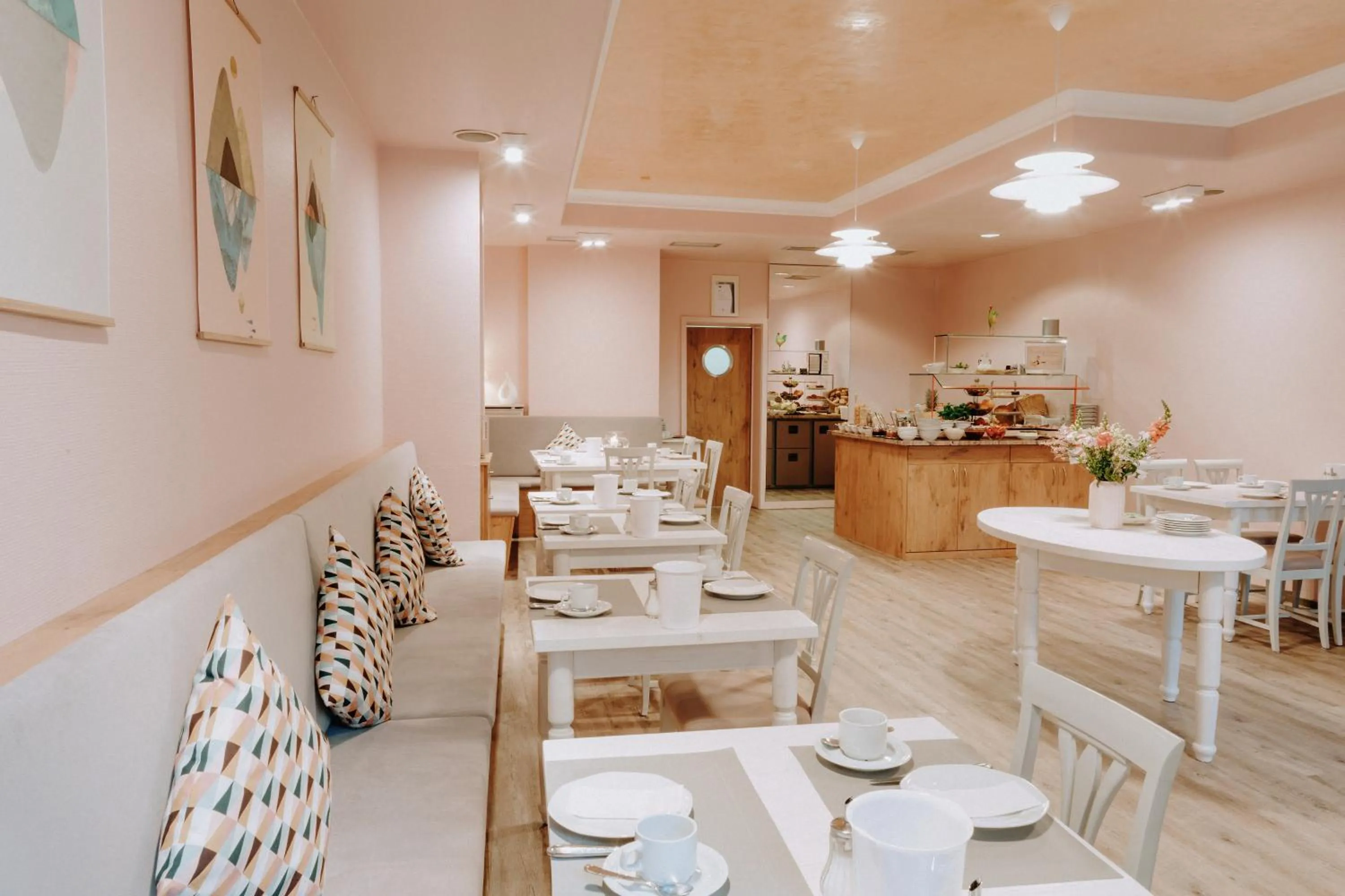 Restaurant/places to eat in Huber's Hotel