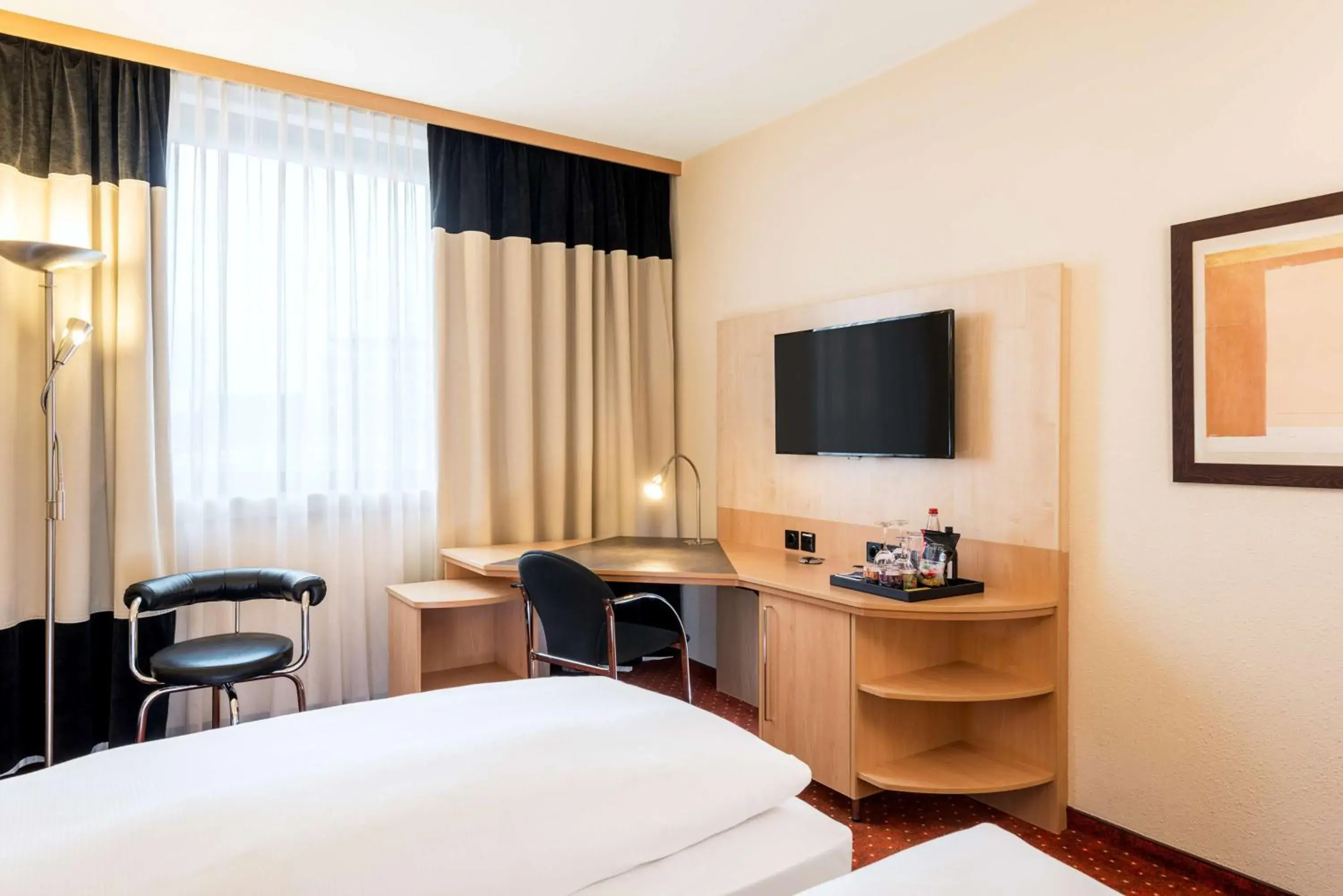 Photo of the whole room, Bed in NH Oberhausen Photo of the whole room, Bed in NH Oberhausen