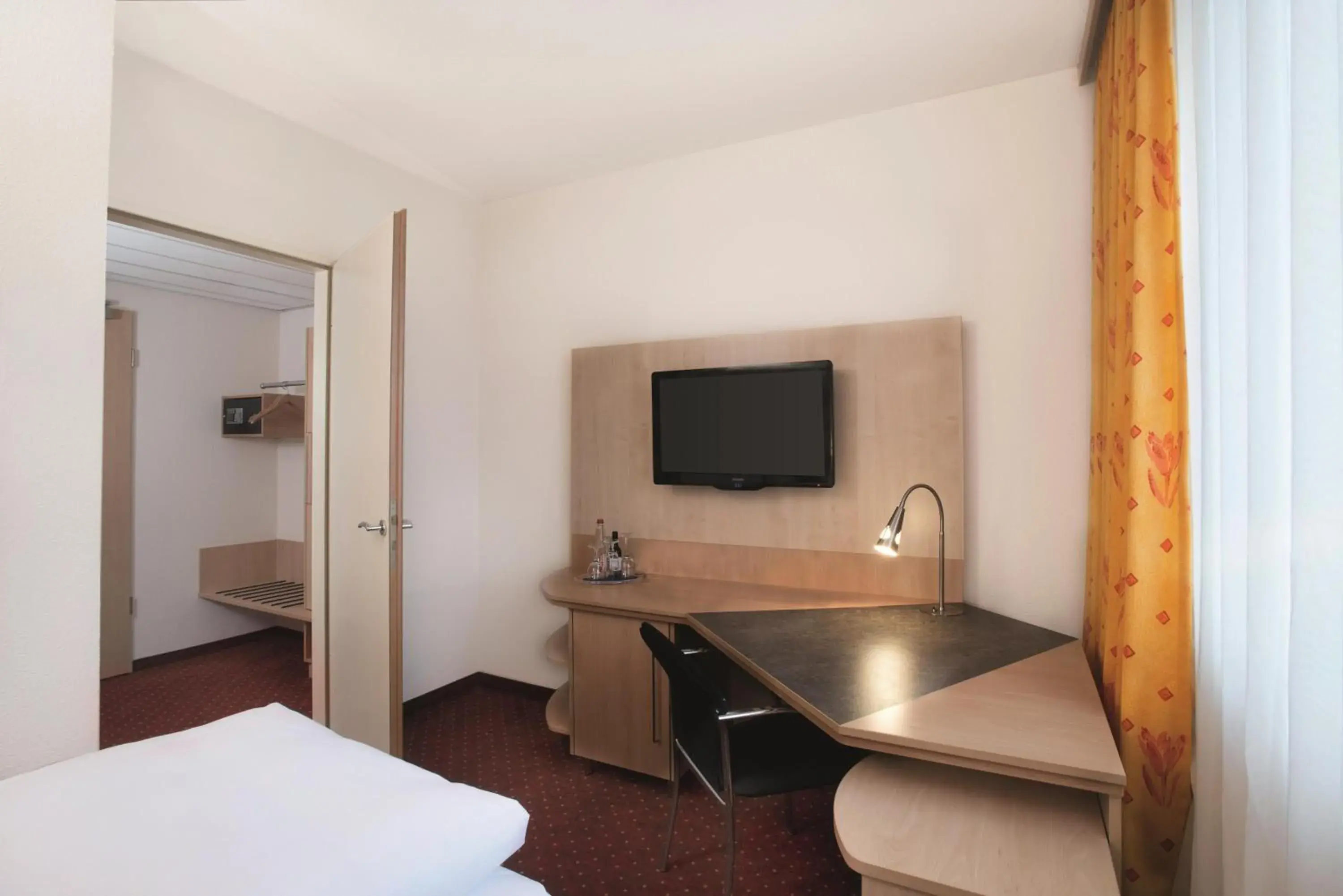 Bedroom, Bed in NH Oberhausen Bedroom, Bed in NH Oberhausen