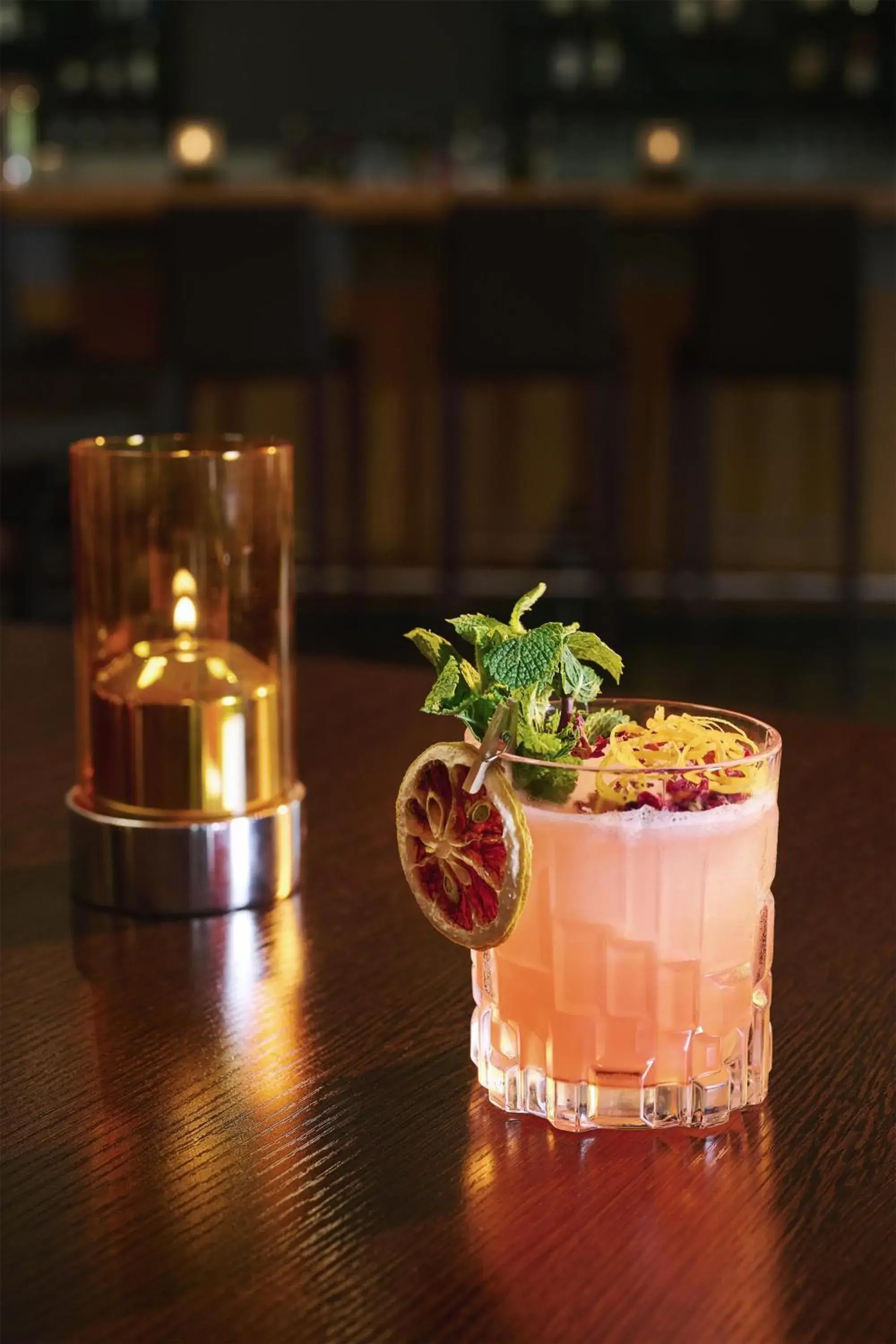 Lounge or bar in NH Oberhausen Lounge or bar in NH Oberhausen