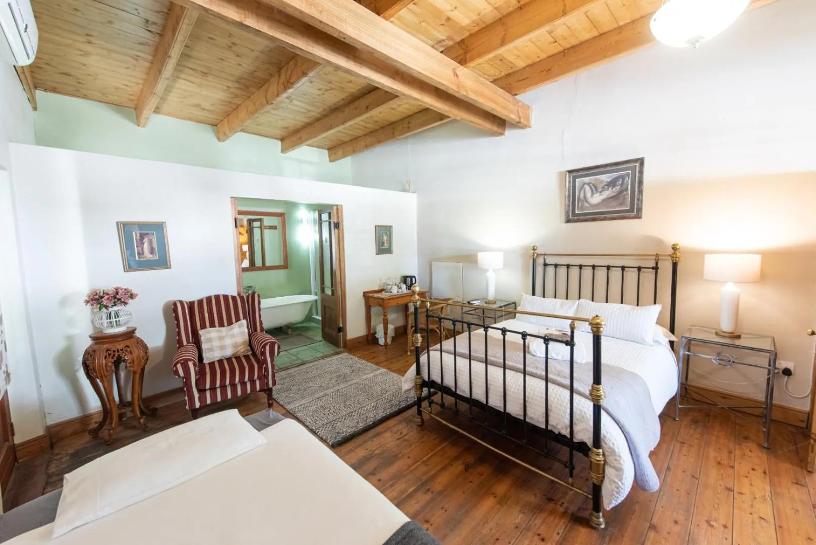 Leo Guest House