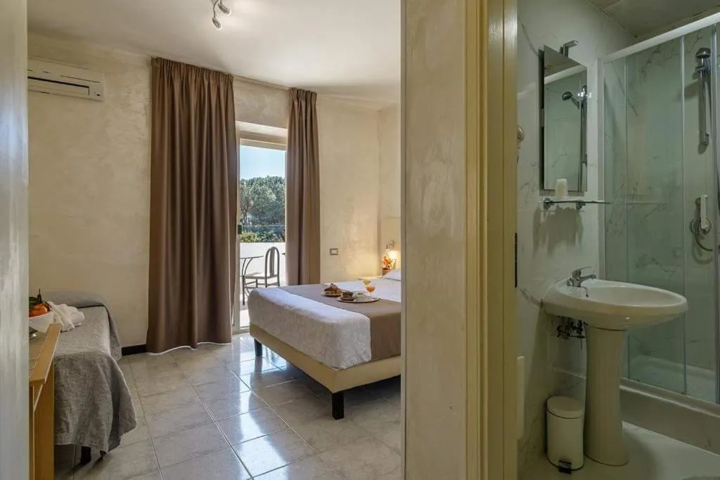 Bed in HOTEL CRISTALLO PAESTUM