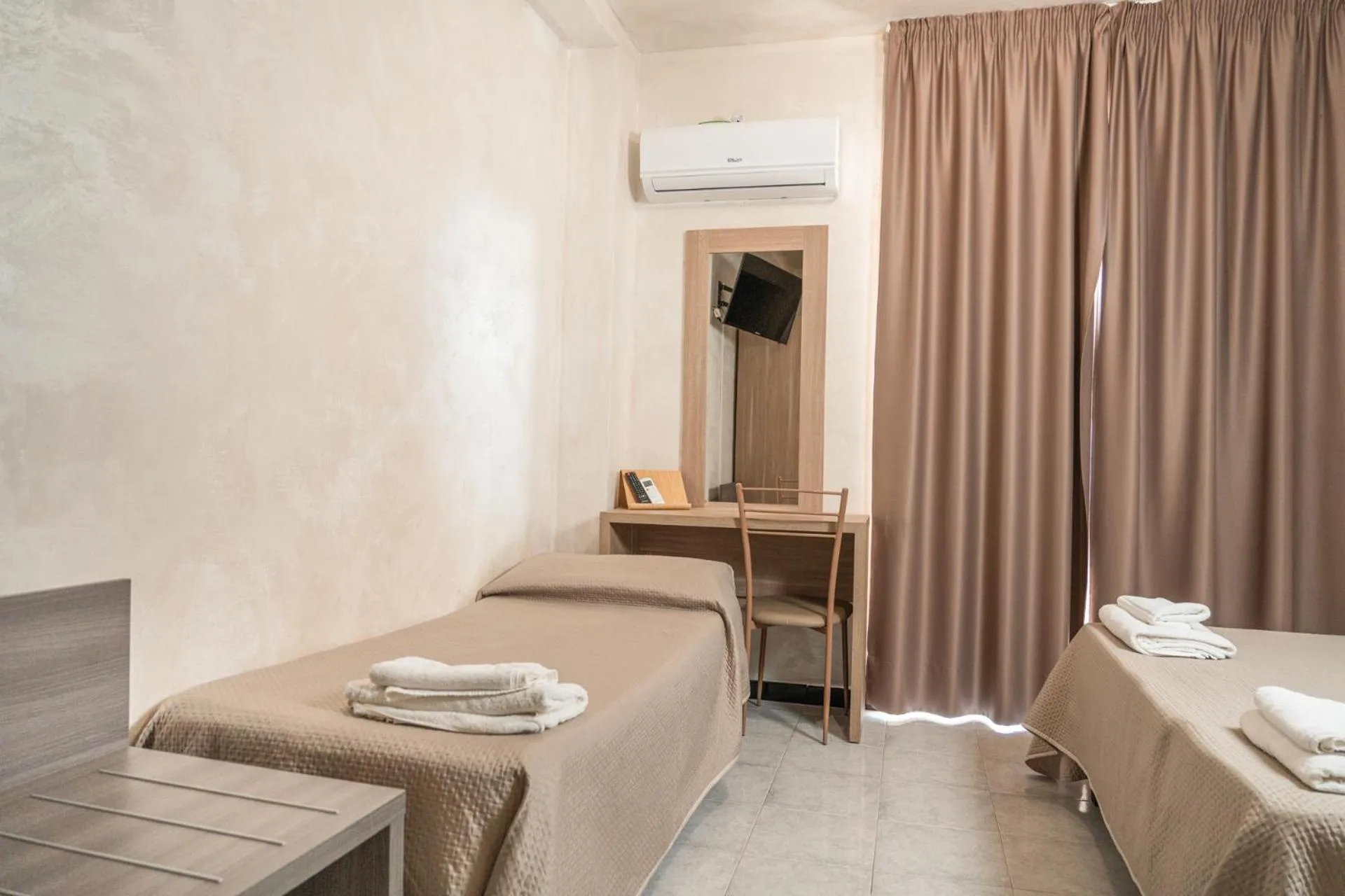 Bed in HOTEL CRISTALLO PAESTUM