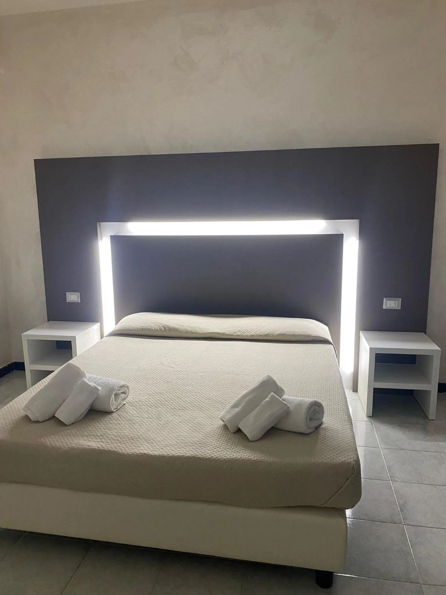 Bed in HOTEL CRISTALLO PAESTUM