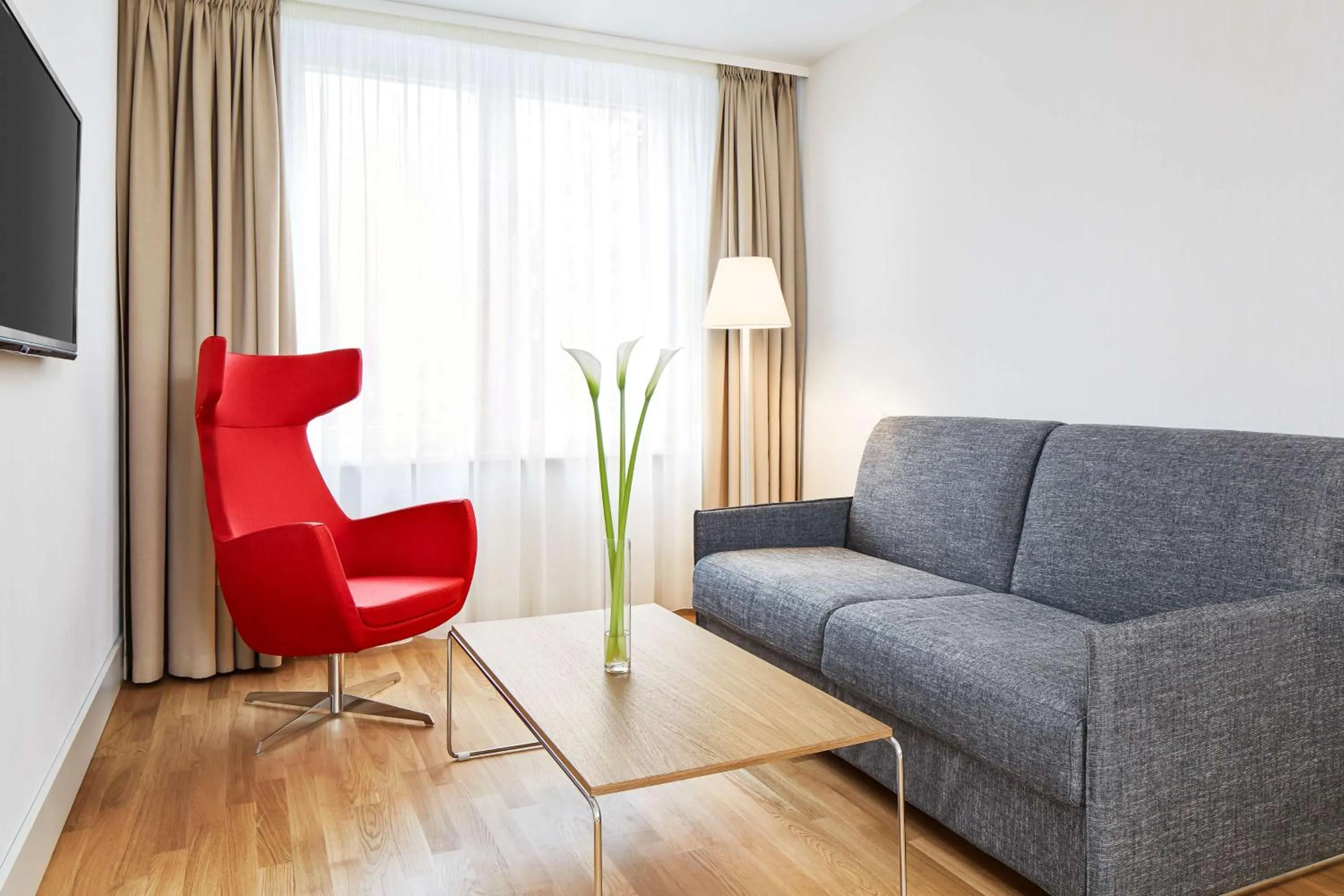 Photo of the whole room in NH Collection Hamburg City