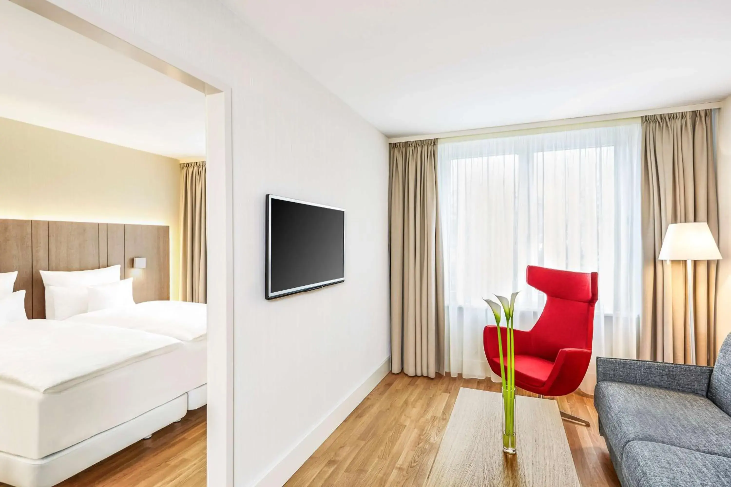 Photo of the whole room, Bed in NH Collection Hamburg City Photo of the whole room, Bed in NH Collection Hamburg City