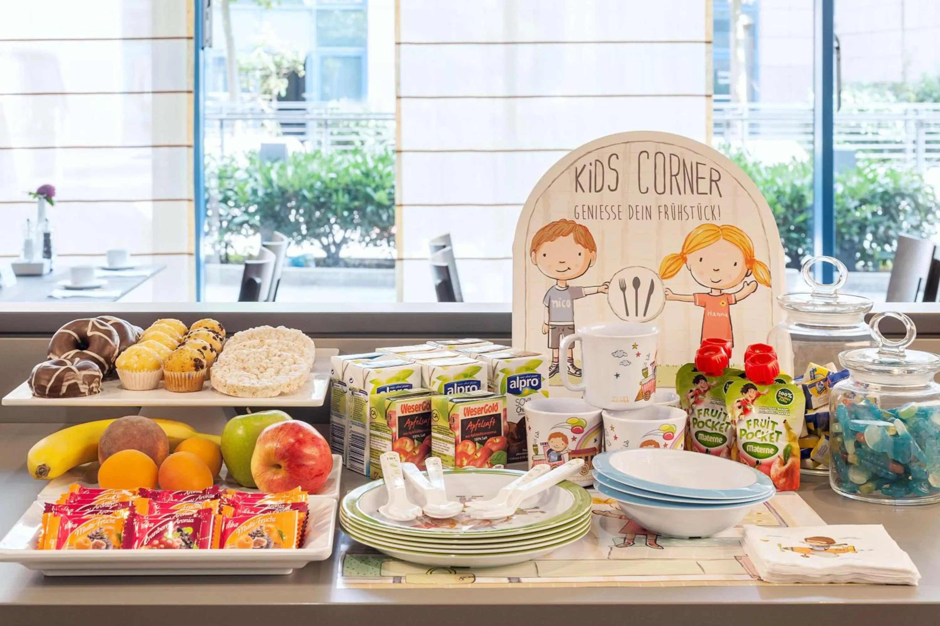 Restaurant/places to eat in NH Collection Hamburg City