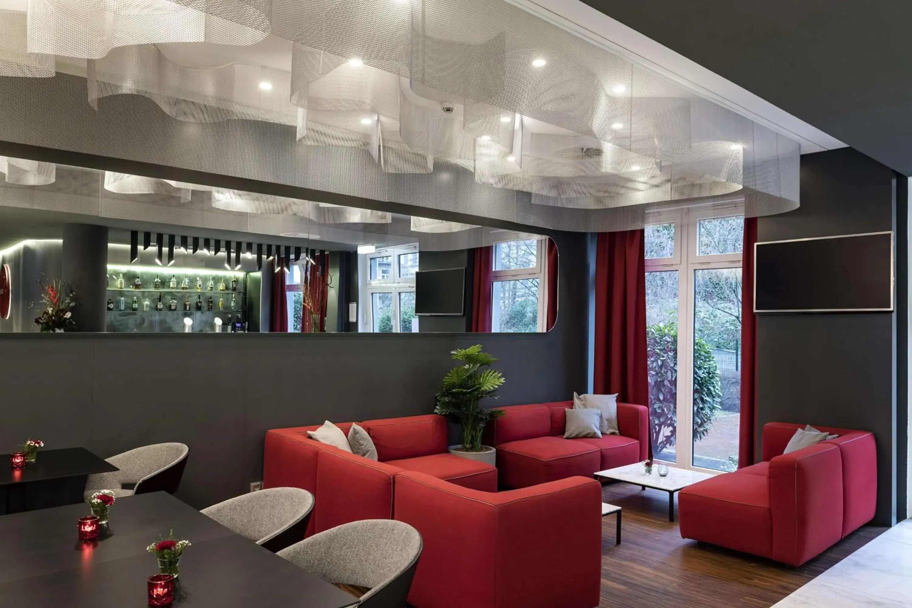 Lounge or bar in NH Collection Hamburg City Lounge or bar in NH Collection Hamburg City