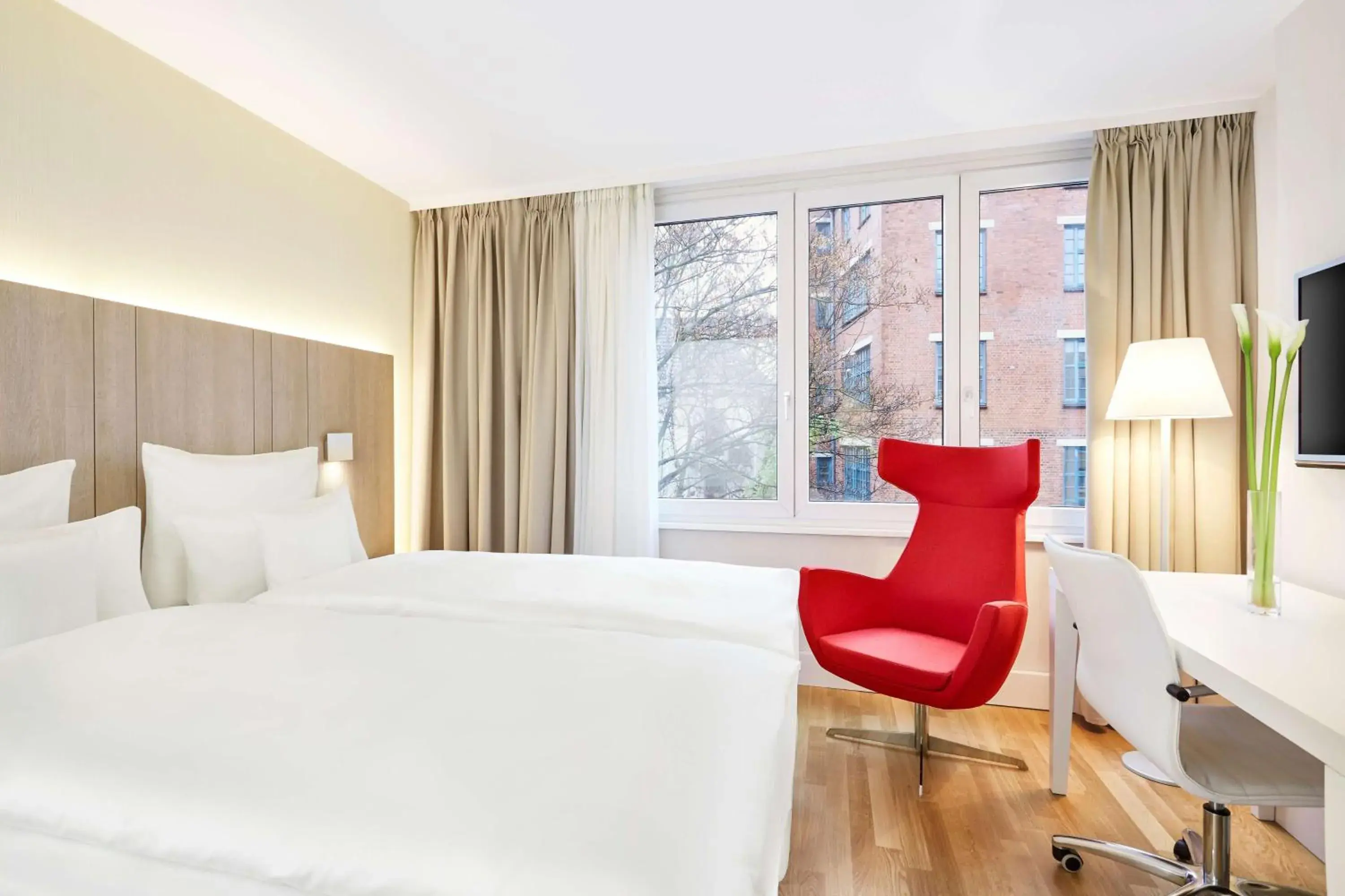 Photo of the whole room, Bed in NH Collection Hamburg City Photo of the whole room, Bed in NH Collection Hamburg City