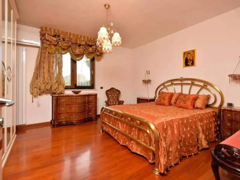 Suite with Spa Bath - single occupancy in B&B Guarini Suite with Spa Bath - single occupancy in B&B Guarini