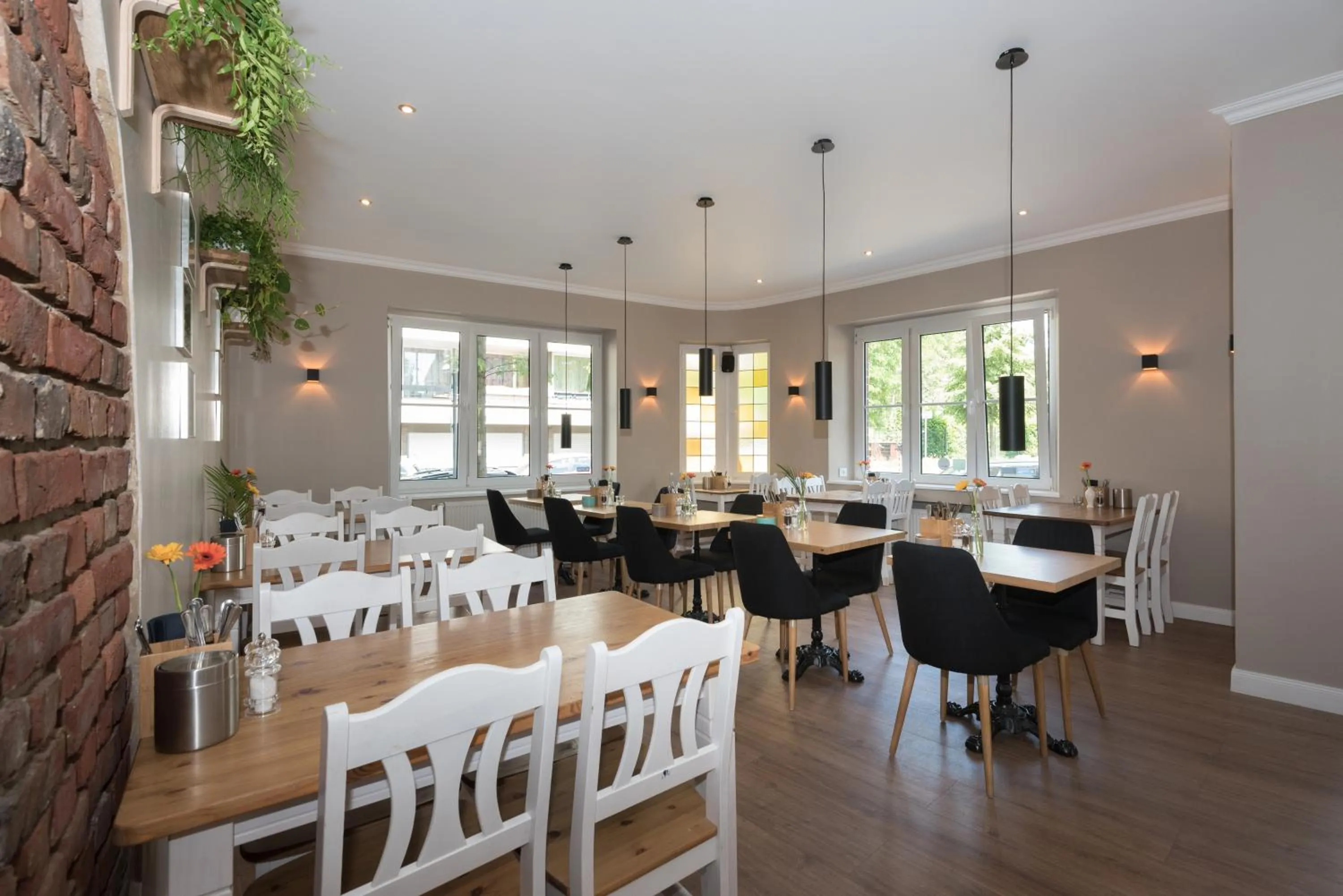 Restaurant/places to eat in guestified BARBAROSSA Hotel