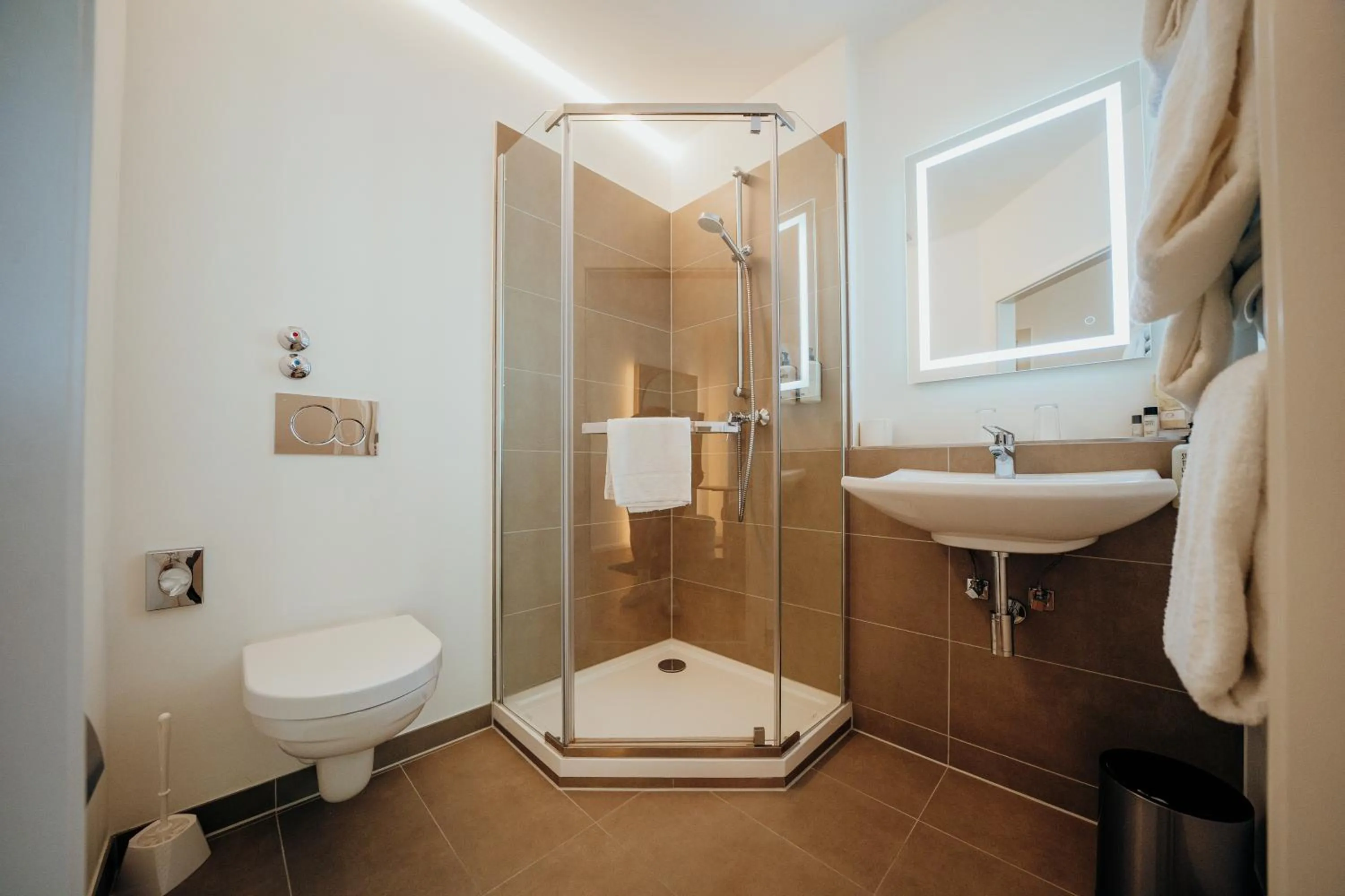 Shower in guestified BARBAROSSA Hotel