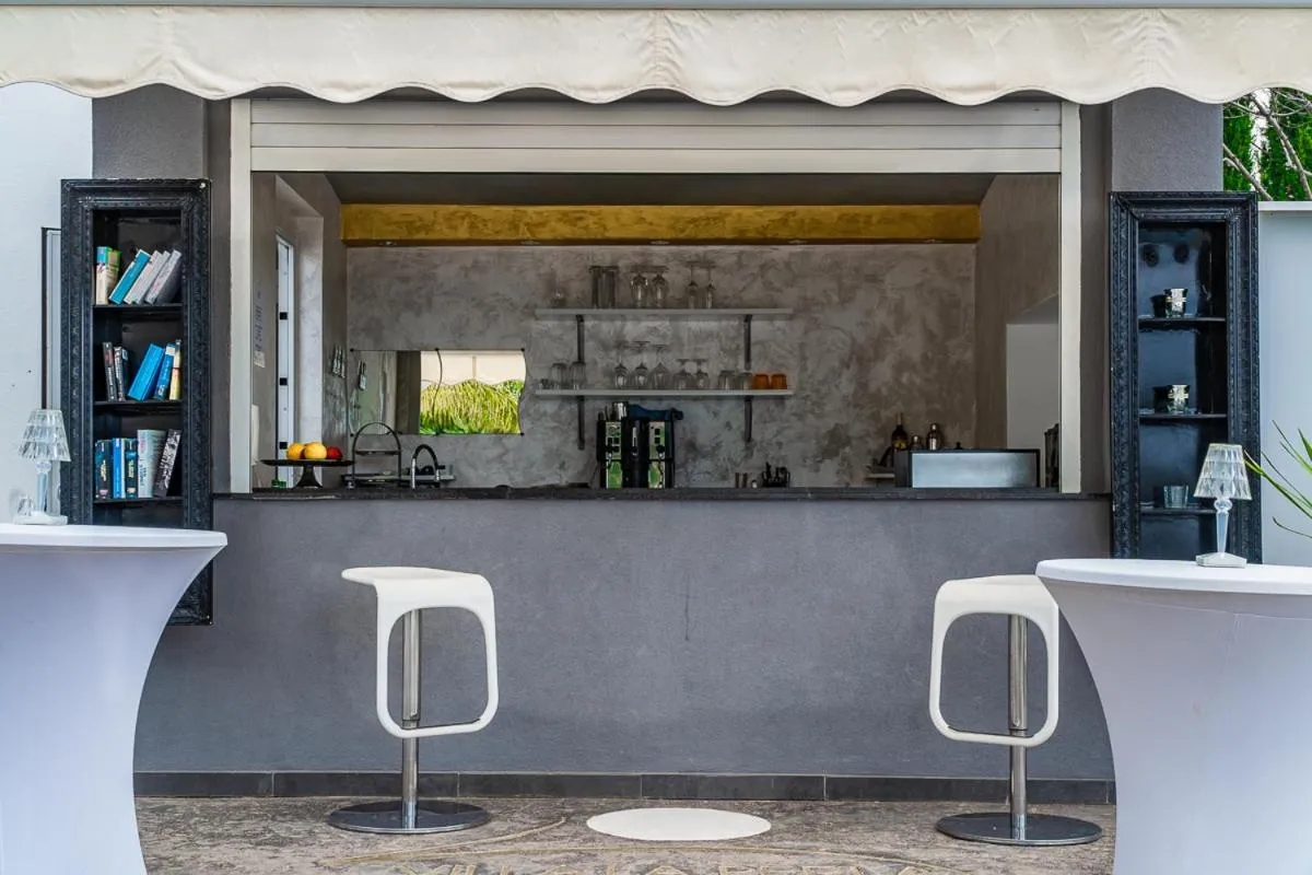 Lounge or bar in Villa La Perla