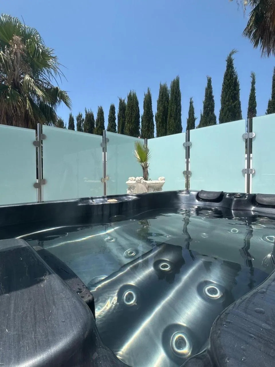 Hot Tub in Villa La Perla