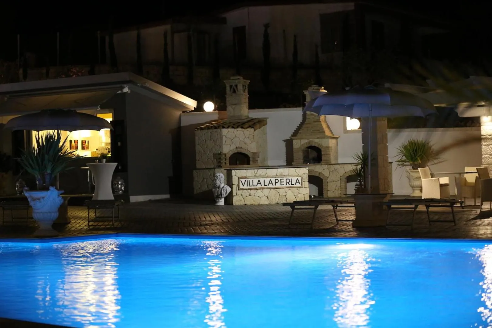 Property building in Villa La Perla