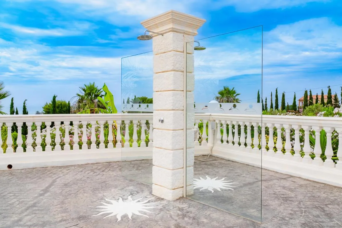Shower in Villa La Perla