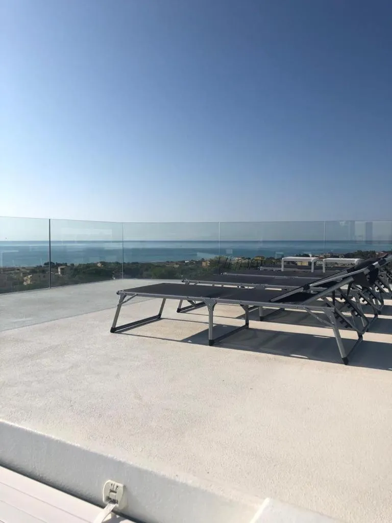 Hot Tub in Villa La Perla