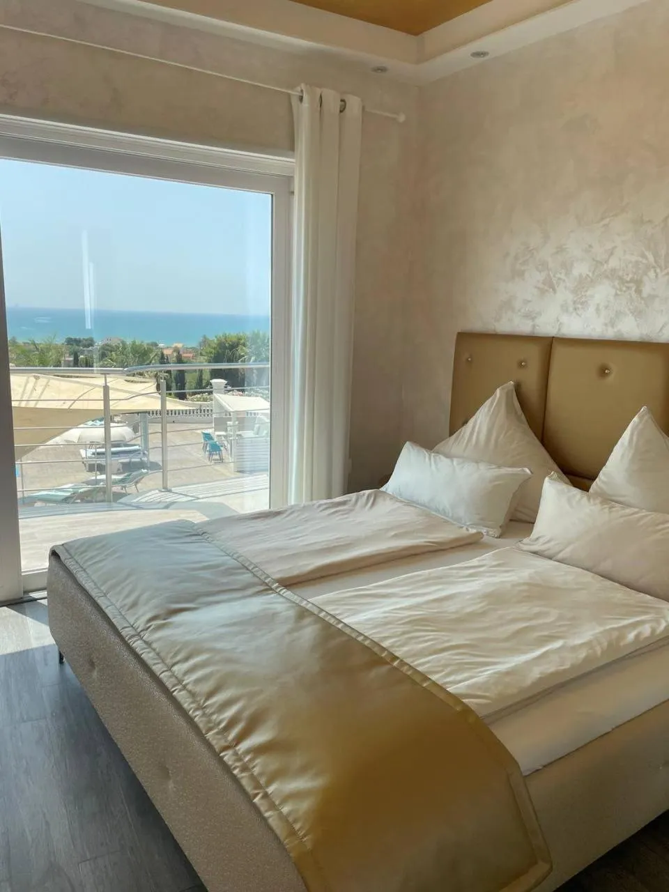 Bed in Villa La Perla