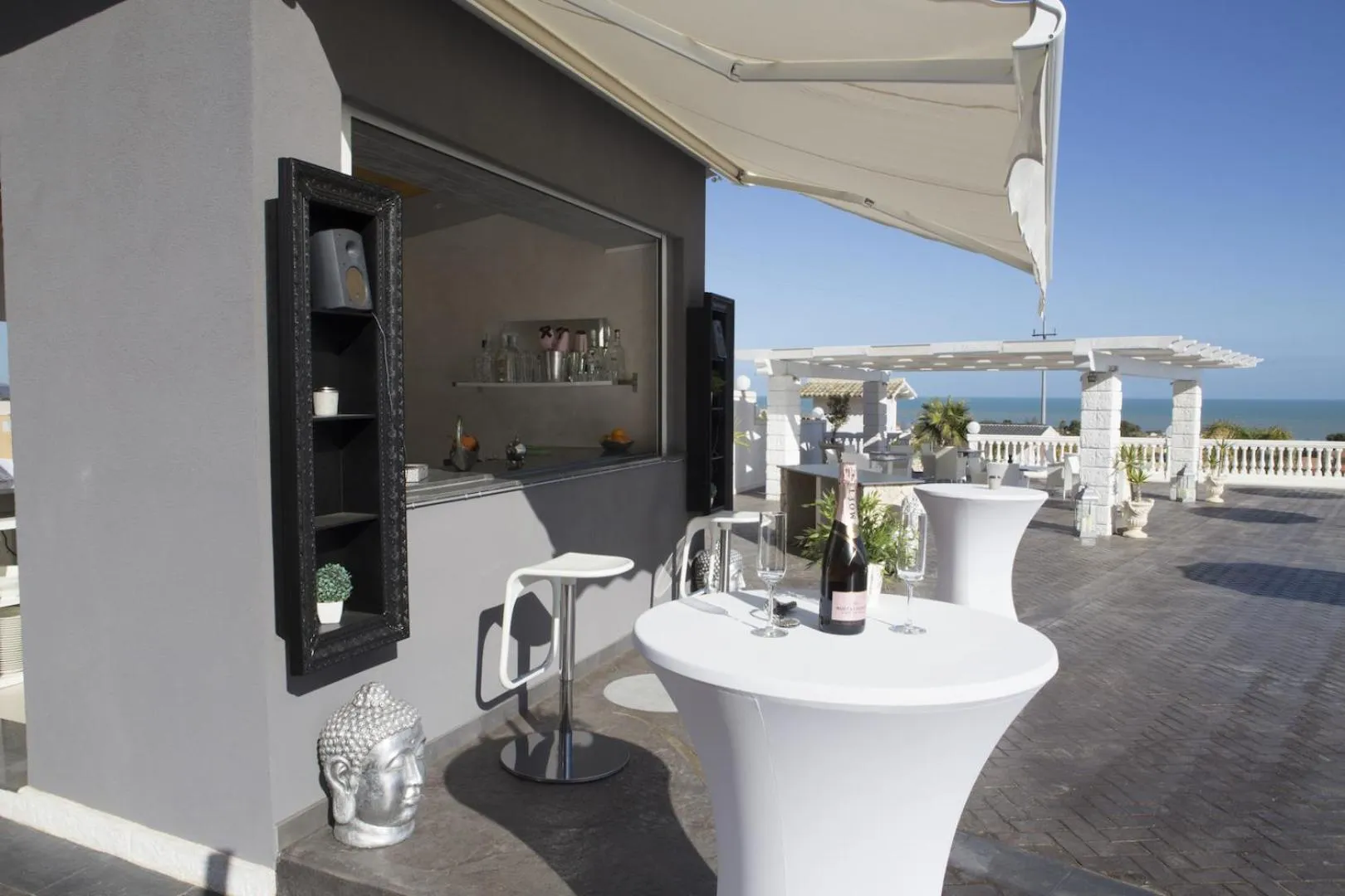 Lounge or bar in Villa La Perla