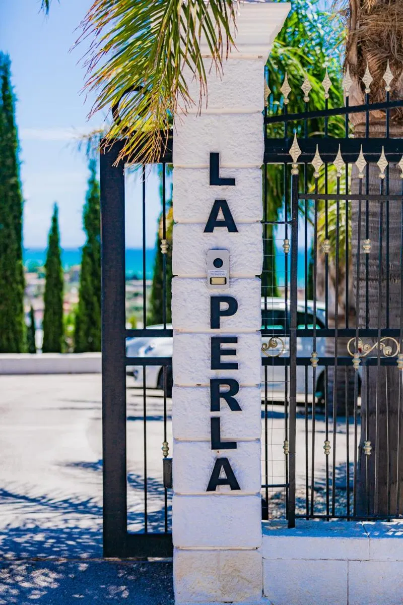 Logo/Certificate/Sign in Villa La Perla