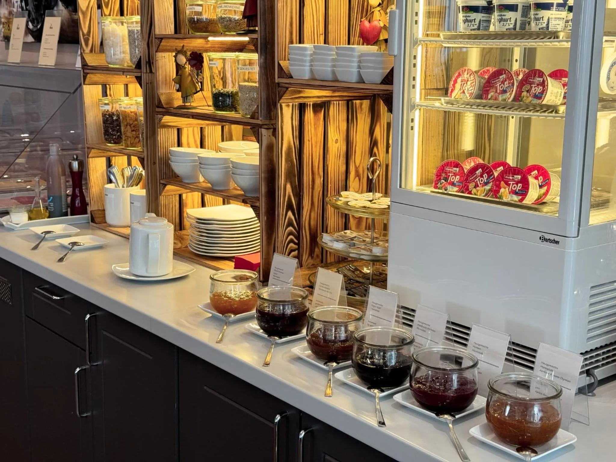 Buffet breakfast in Eisberg Hotel Schwanen