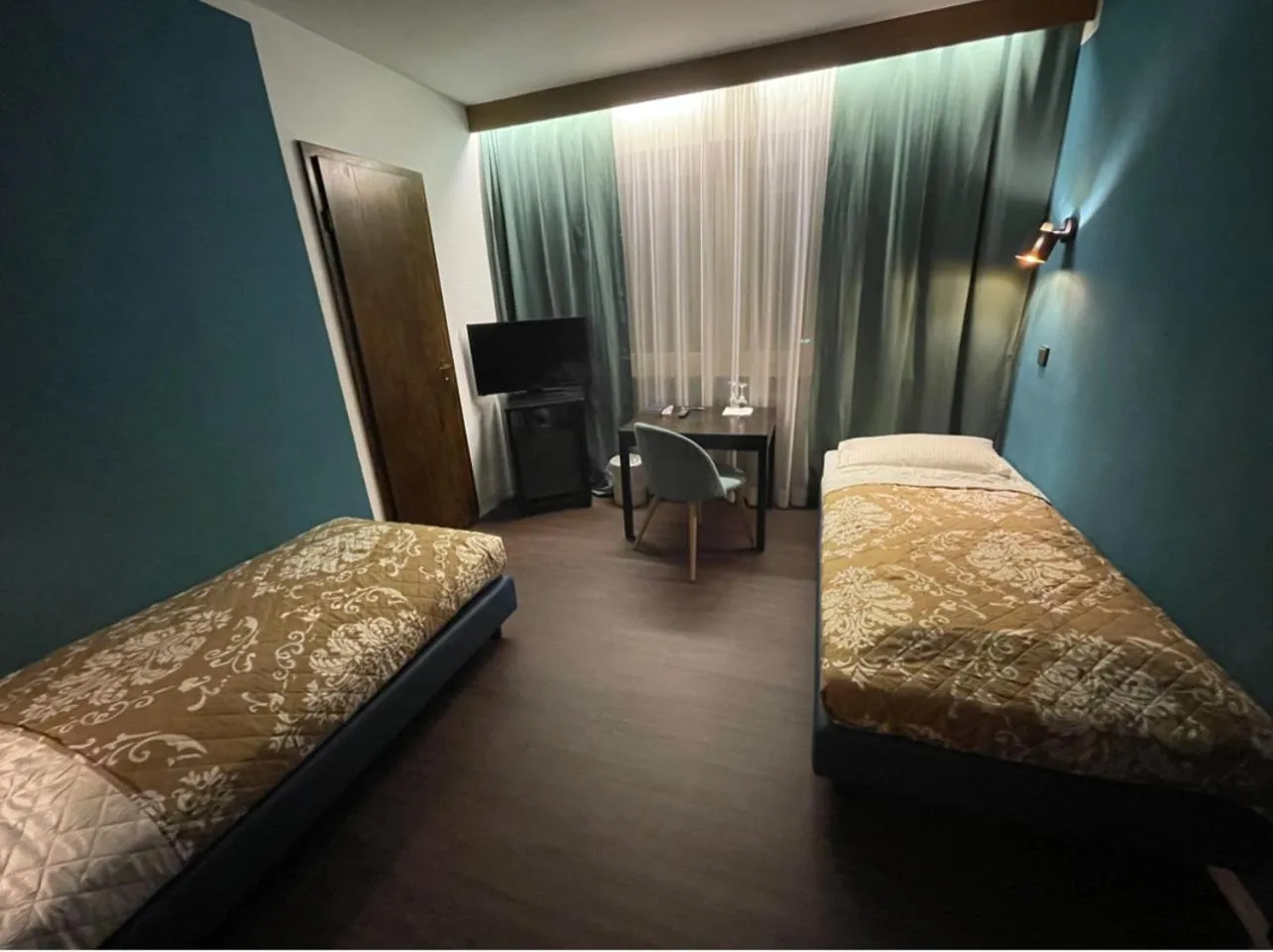 Bed in LILTON Hotel Stuttgart-Zuffenhausen