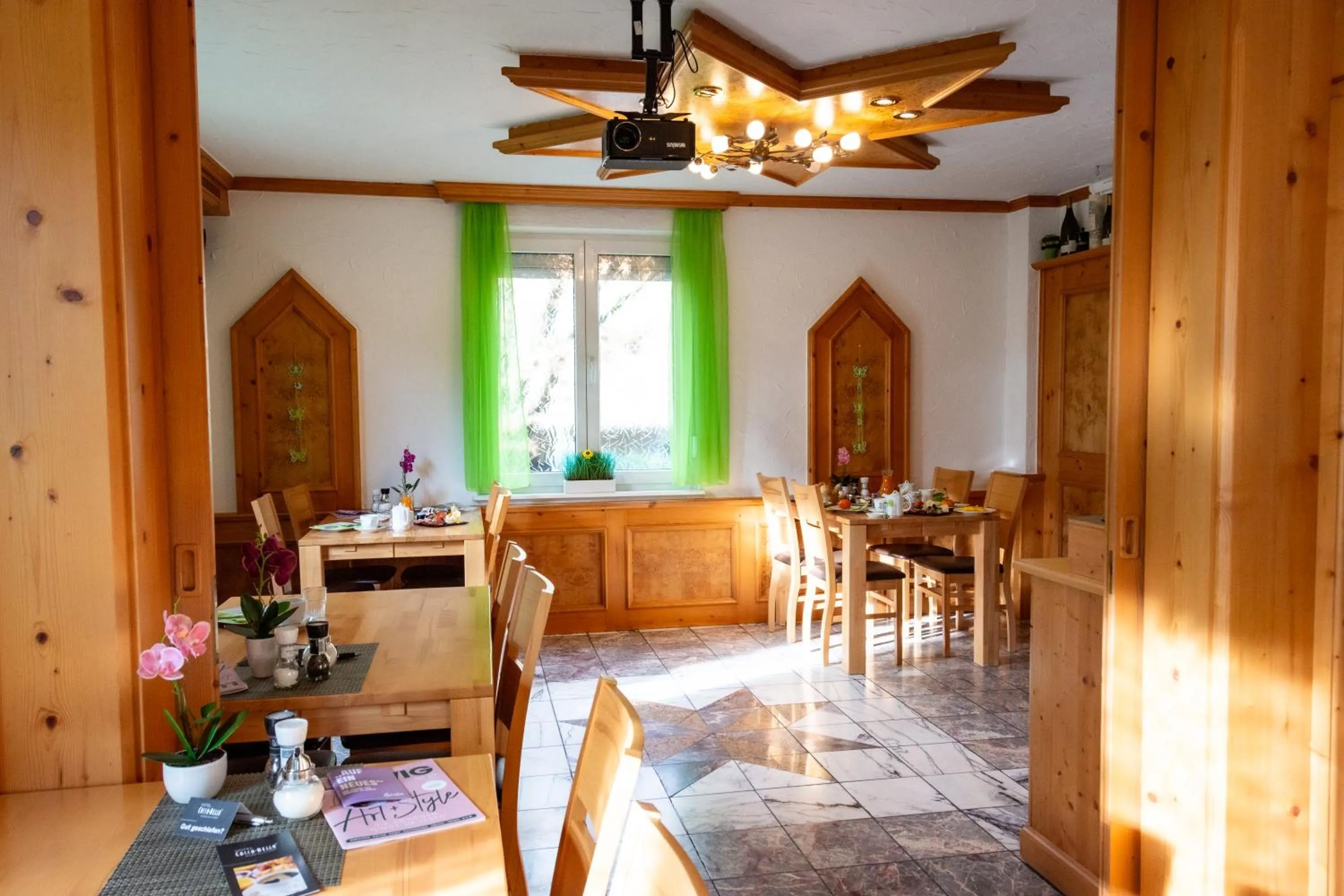 Breakfast in Hotel-Cocco-Bello in der Villa Foret