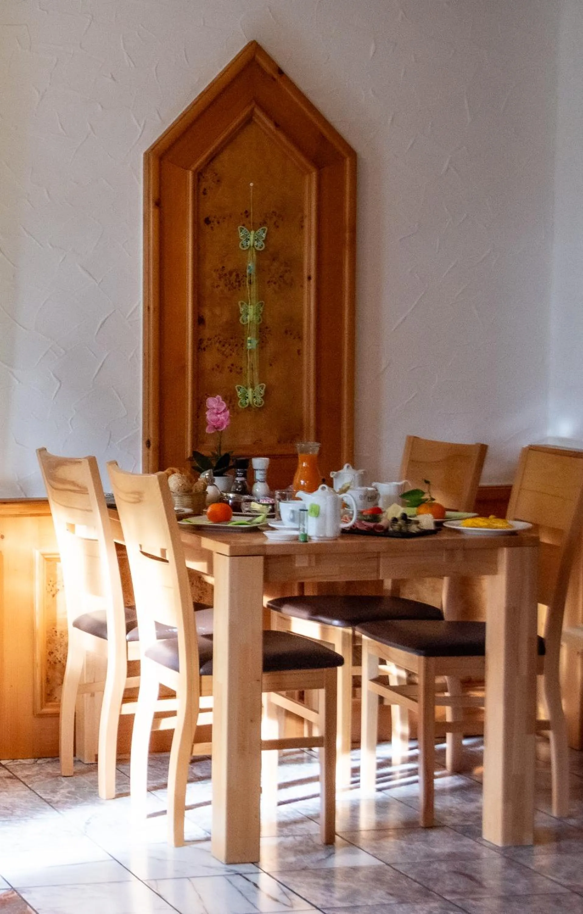 Breakfast in Hotel-Cocco-Bello in der Villa Foret