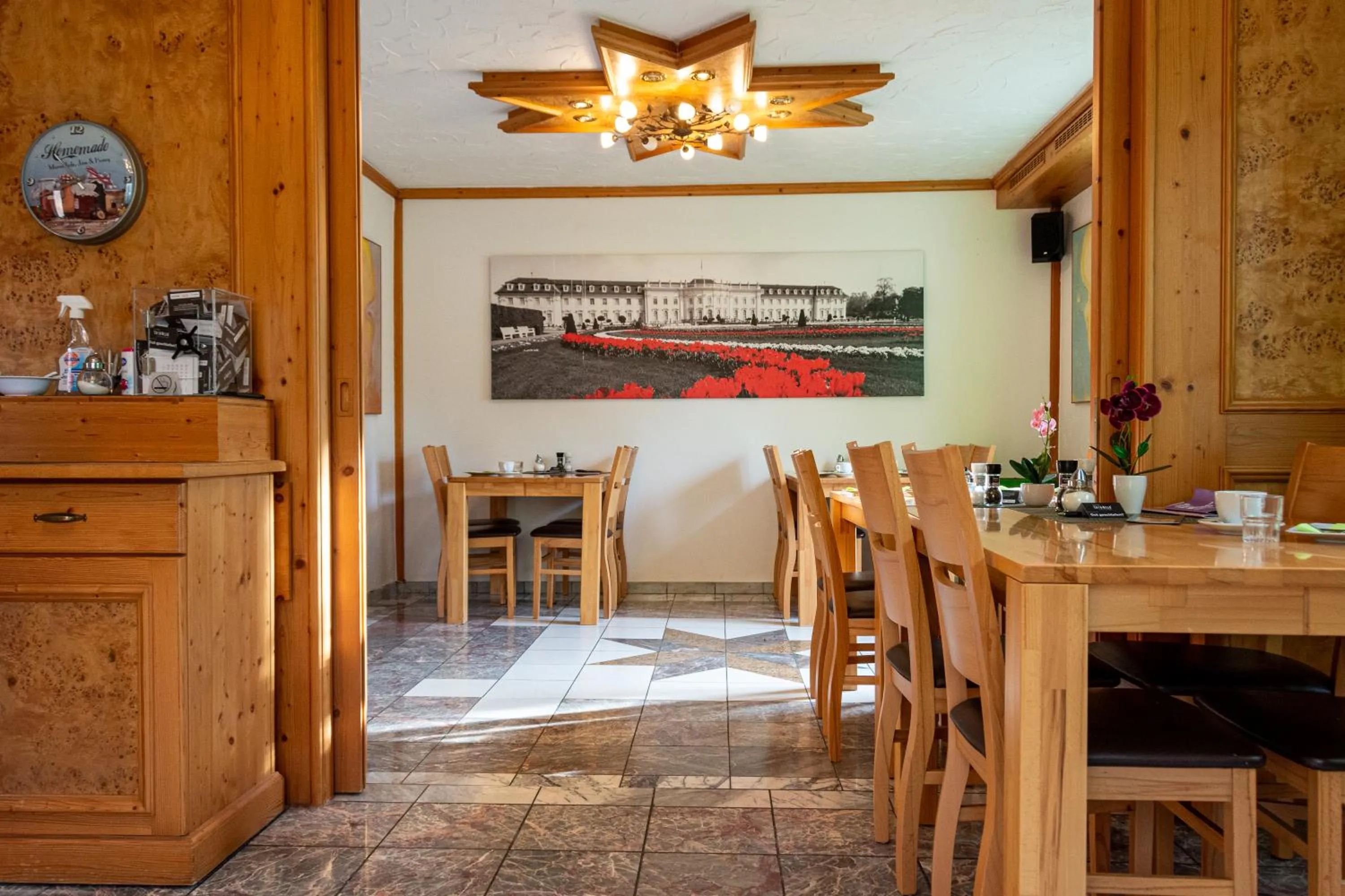 Breakfast in Hotel-Cocco-Bello in der Villa Foret