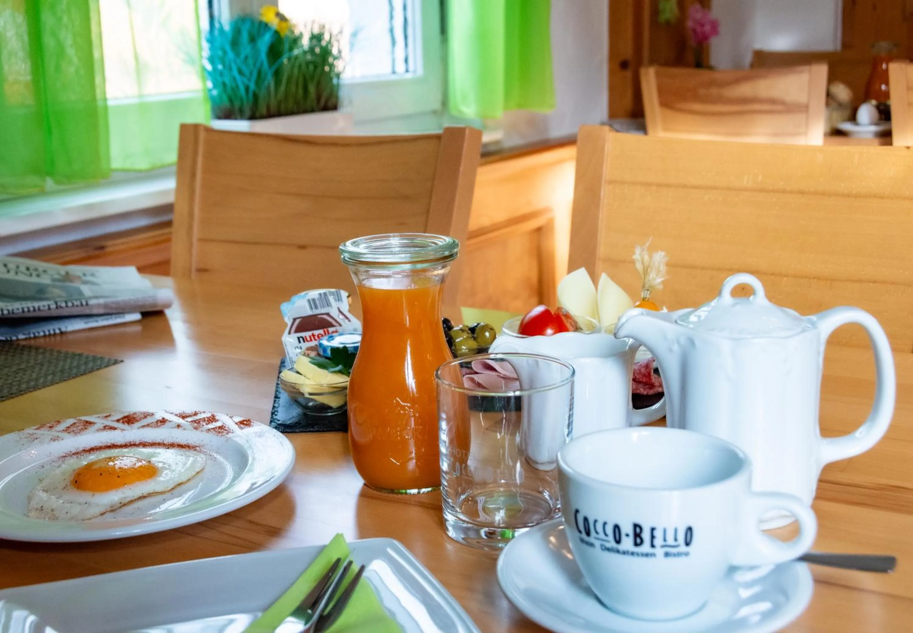 Breakfast in Hotel-Cocco-Bello in der Villa Foret