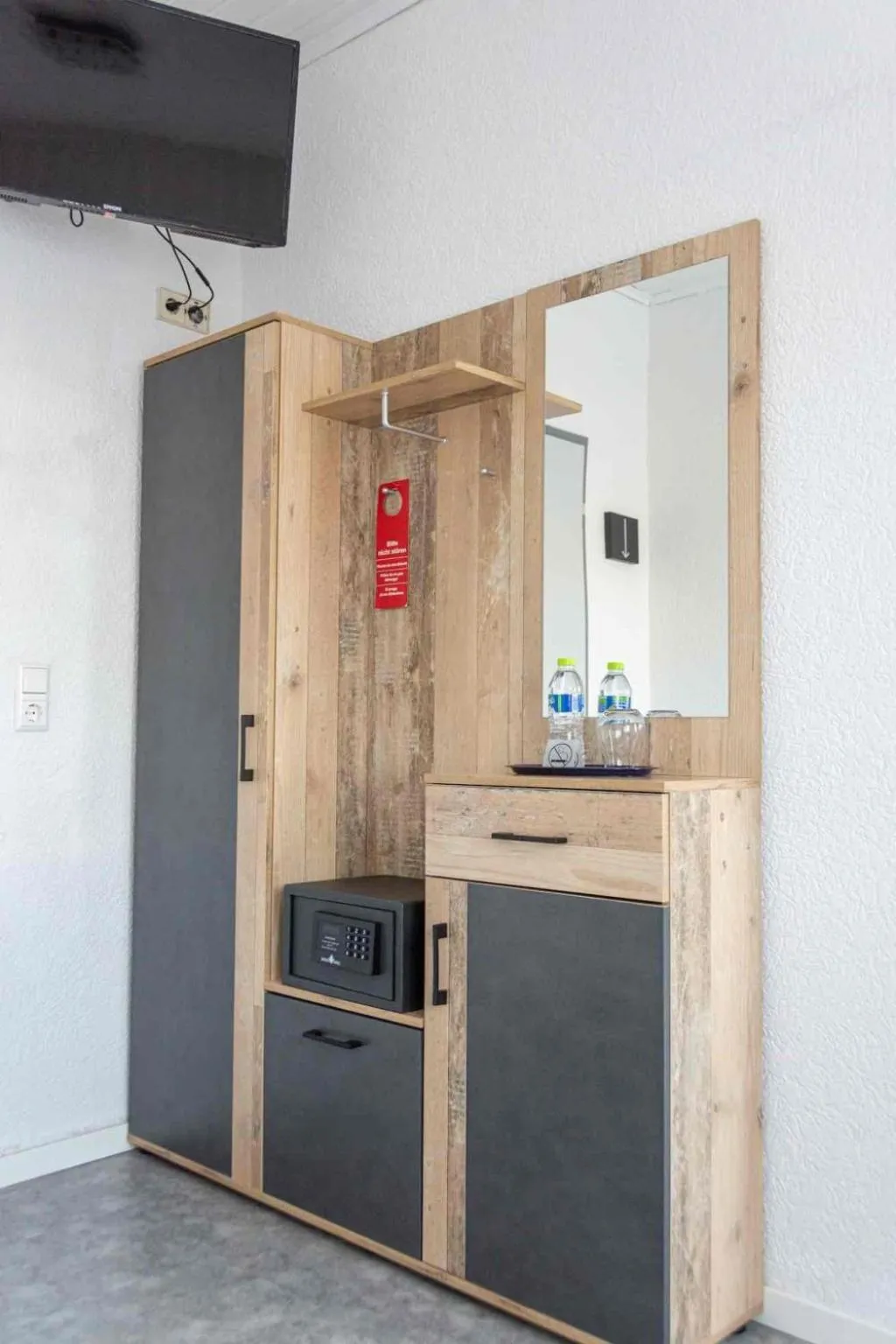 wardrobe in Cocco-Bello Smart Check-in Hotel
