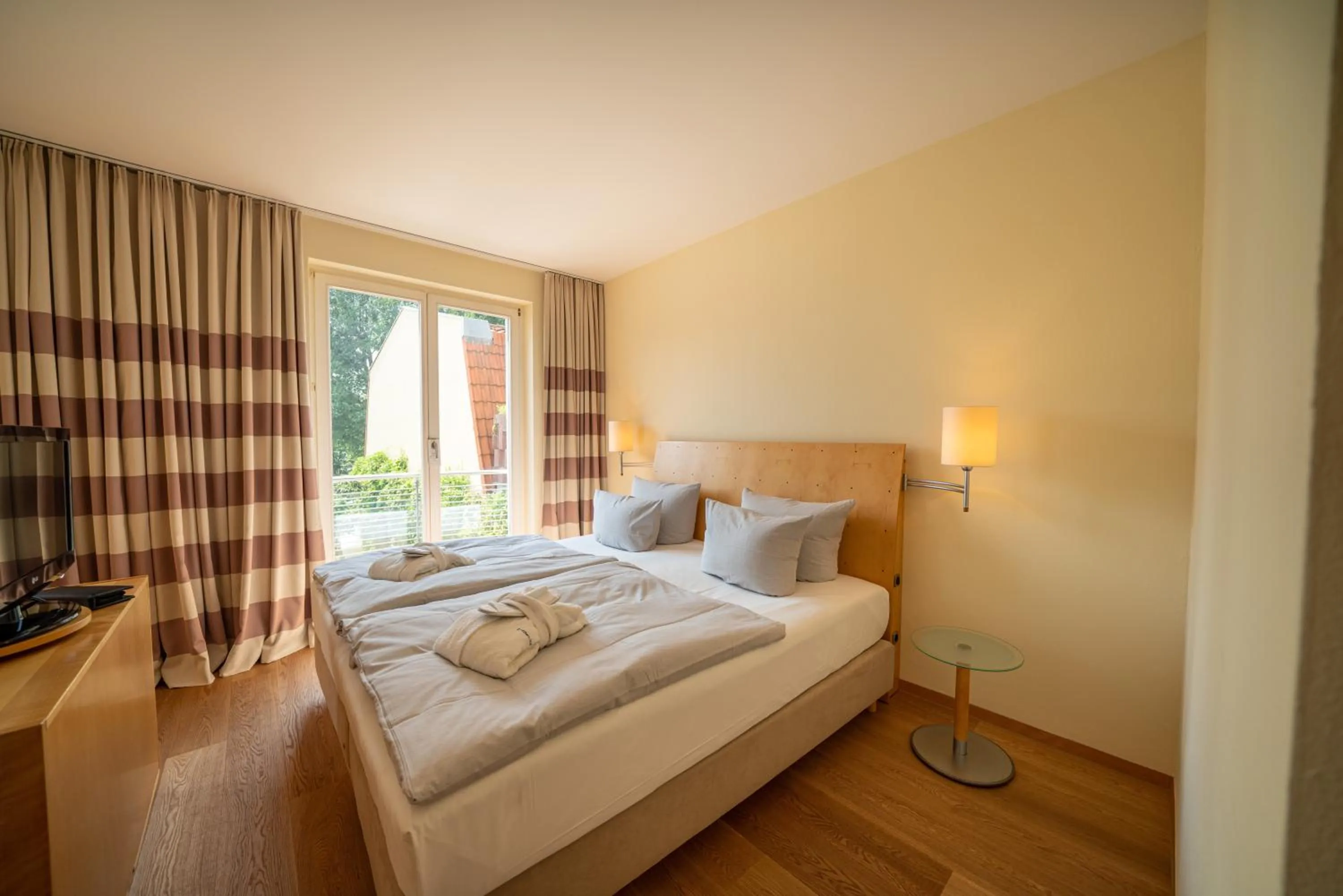 Photo of the whole room, Bed in Hotel Kleines Meer