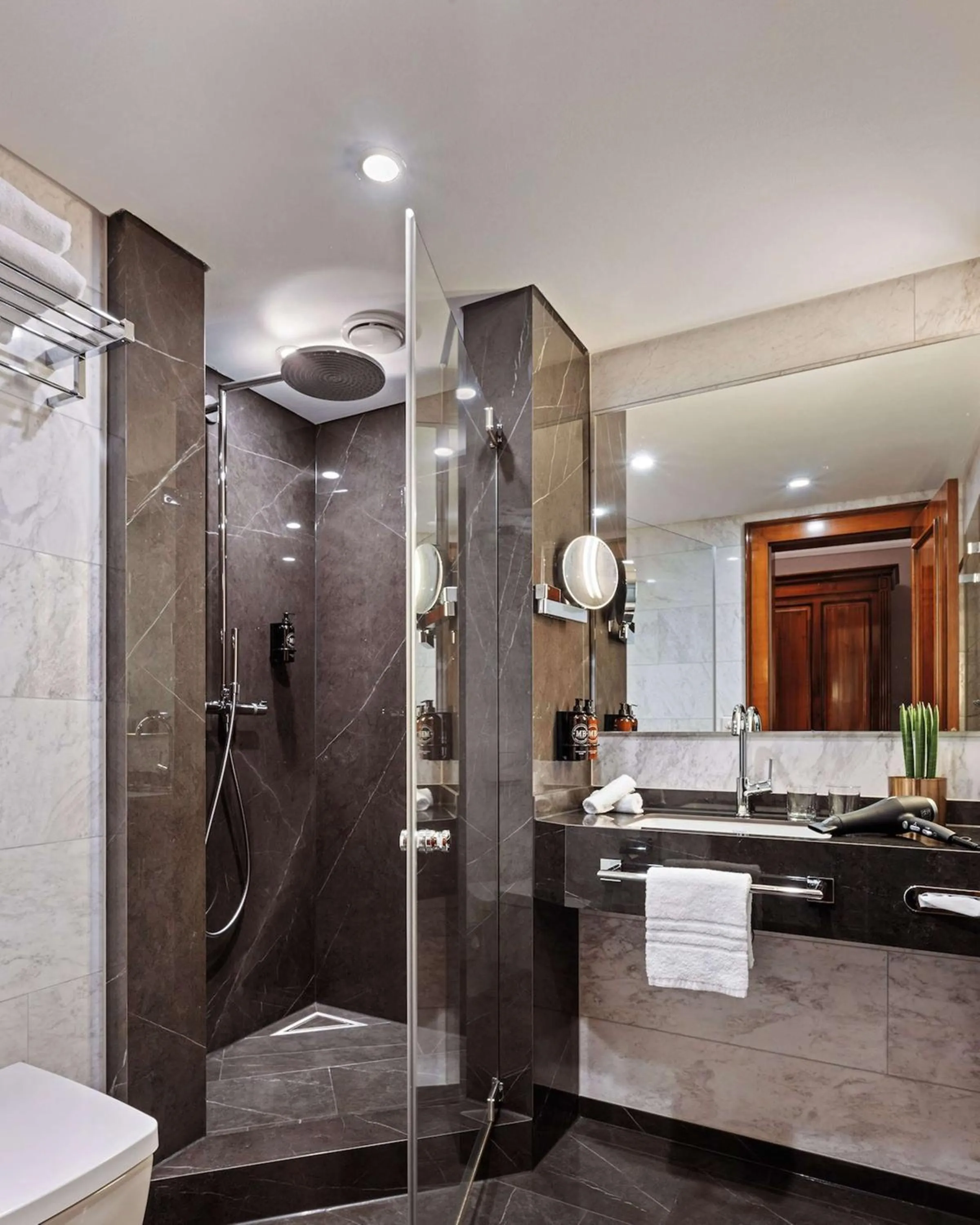 Bathroom in Parkhotel Engelsburg - 4 Sterne Superior