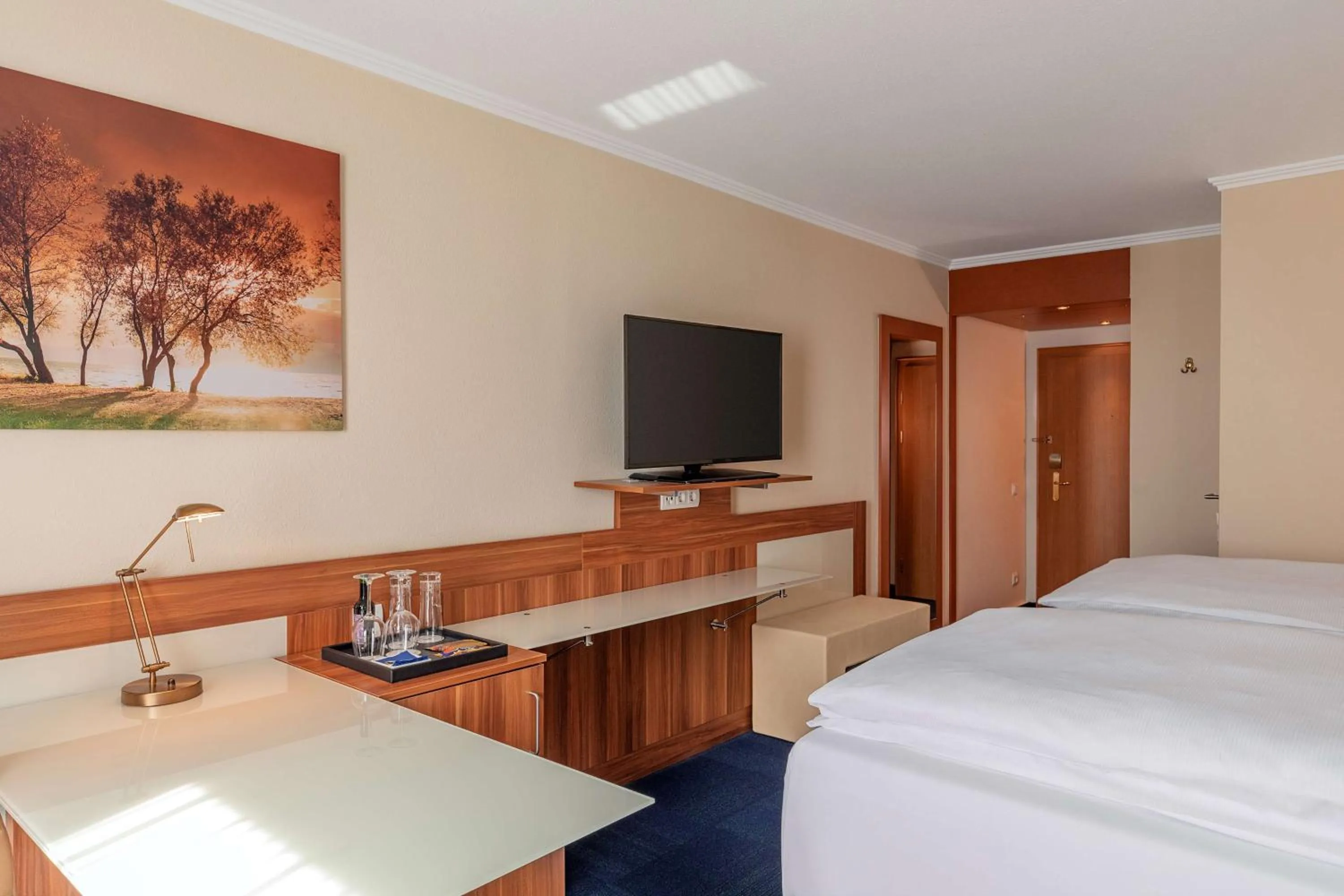 Photo of the whole room, Bed in NH Ingolstadt