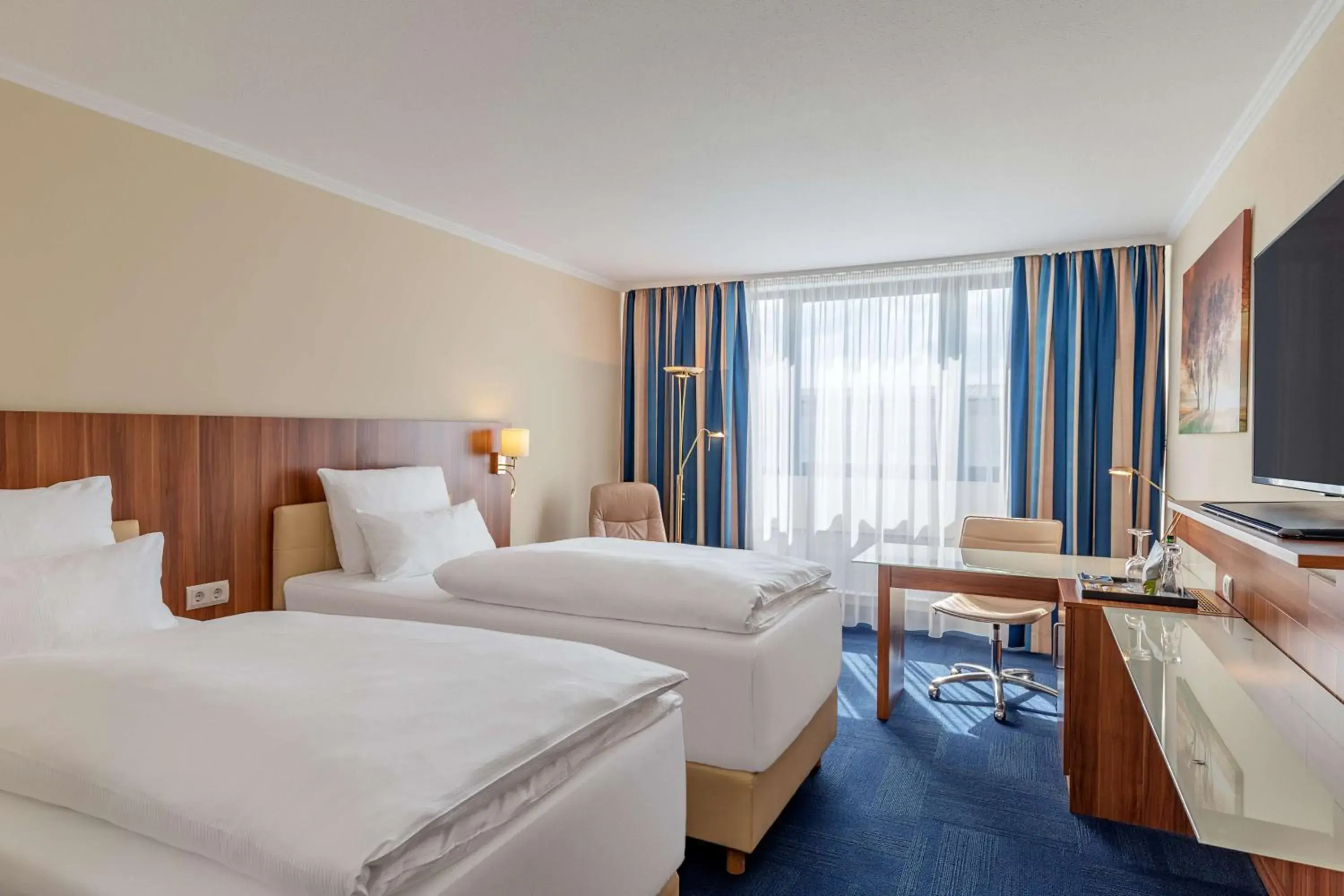 Photo of the whole room, Bed in NH Ingolstadt Photo of the whole room, Bed in NH Ingolstadt