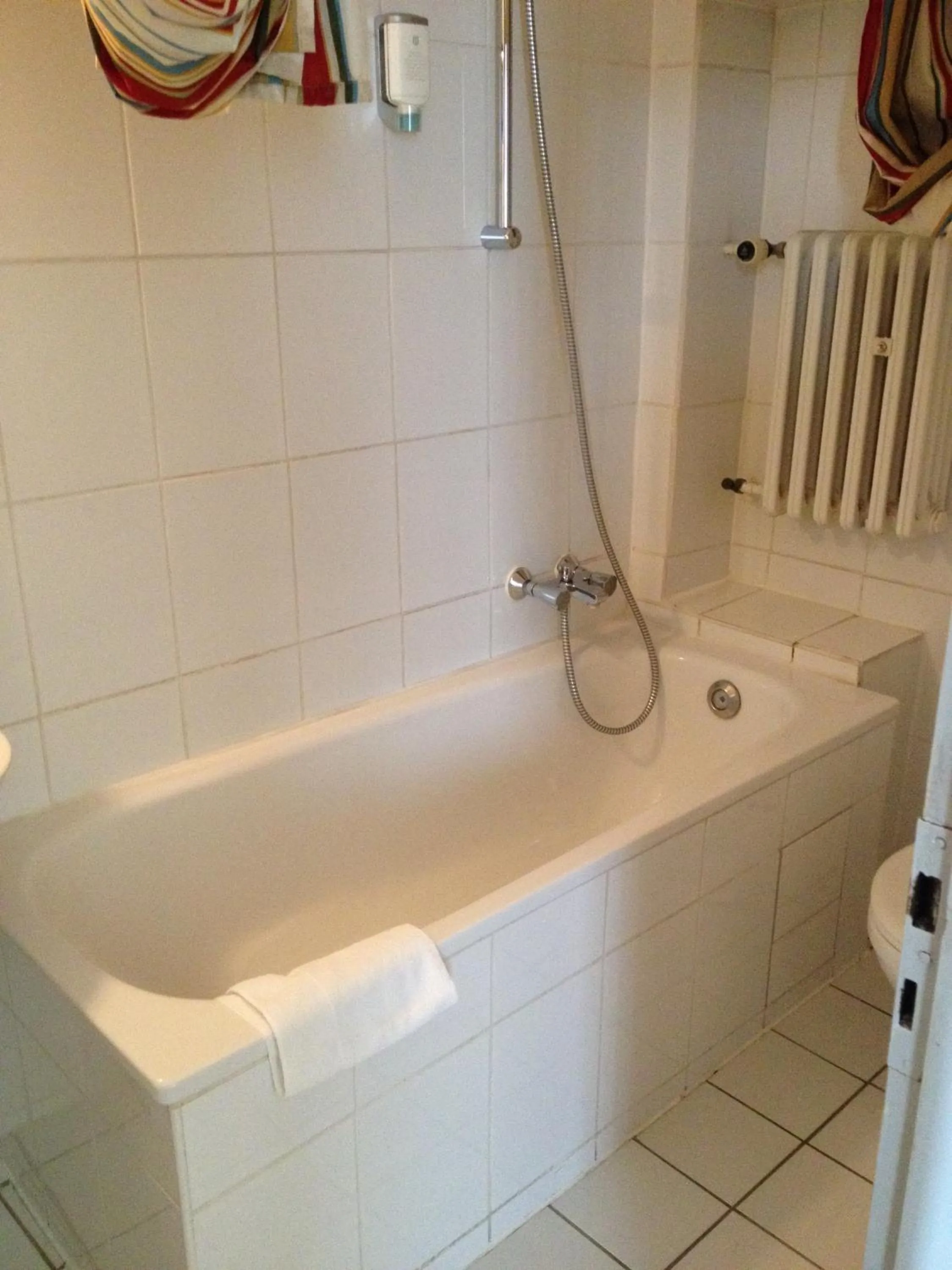 Bathroom in Domo Hotel Mondial