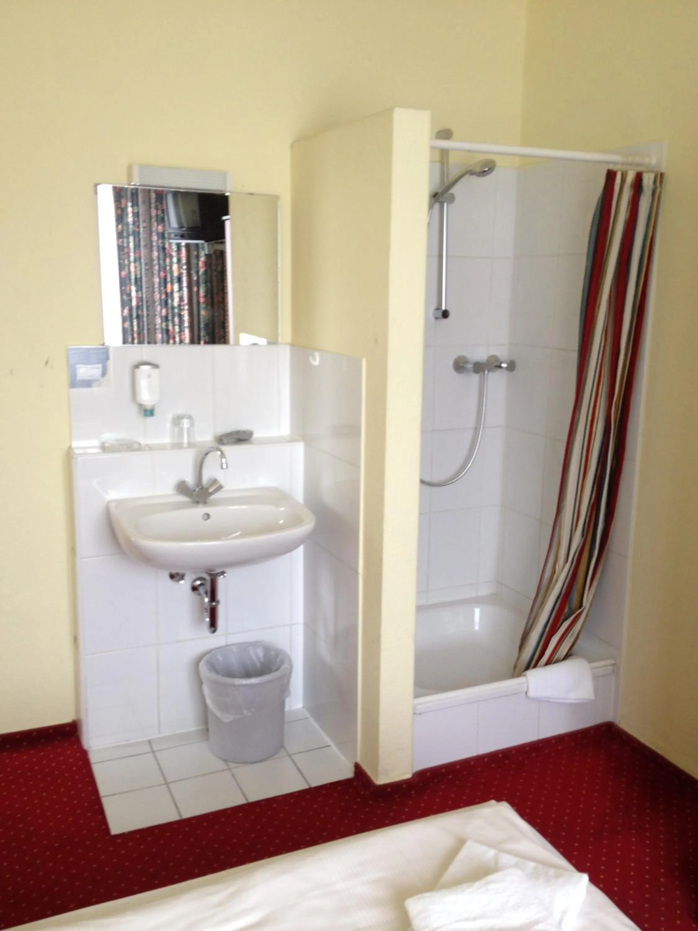 Bathroom in Domo Hotel Mondial