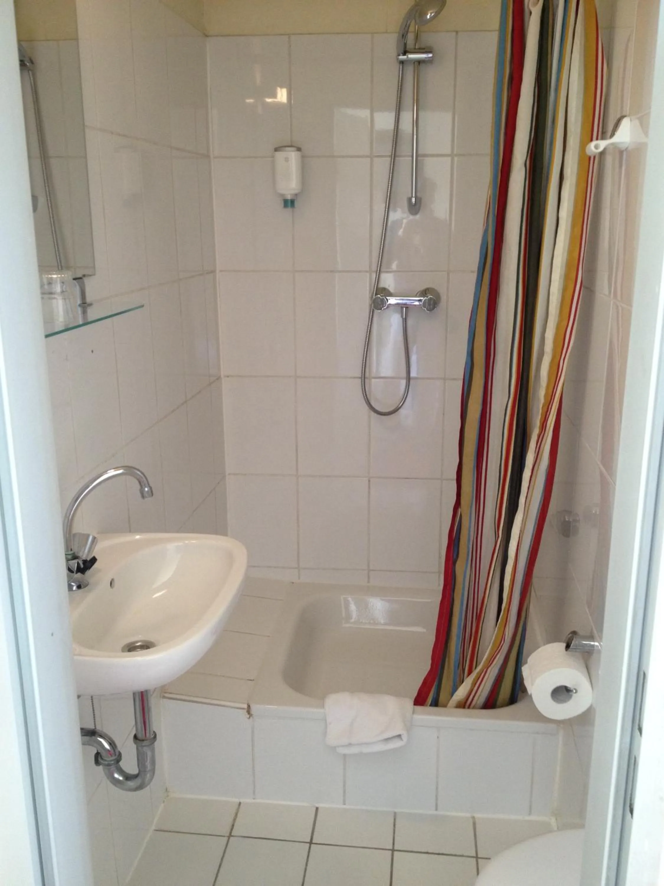 Bathroom in Domo Hotel Mondial