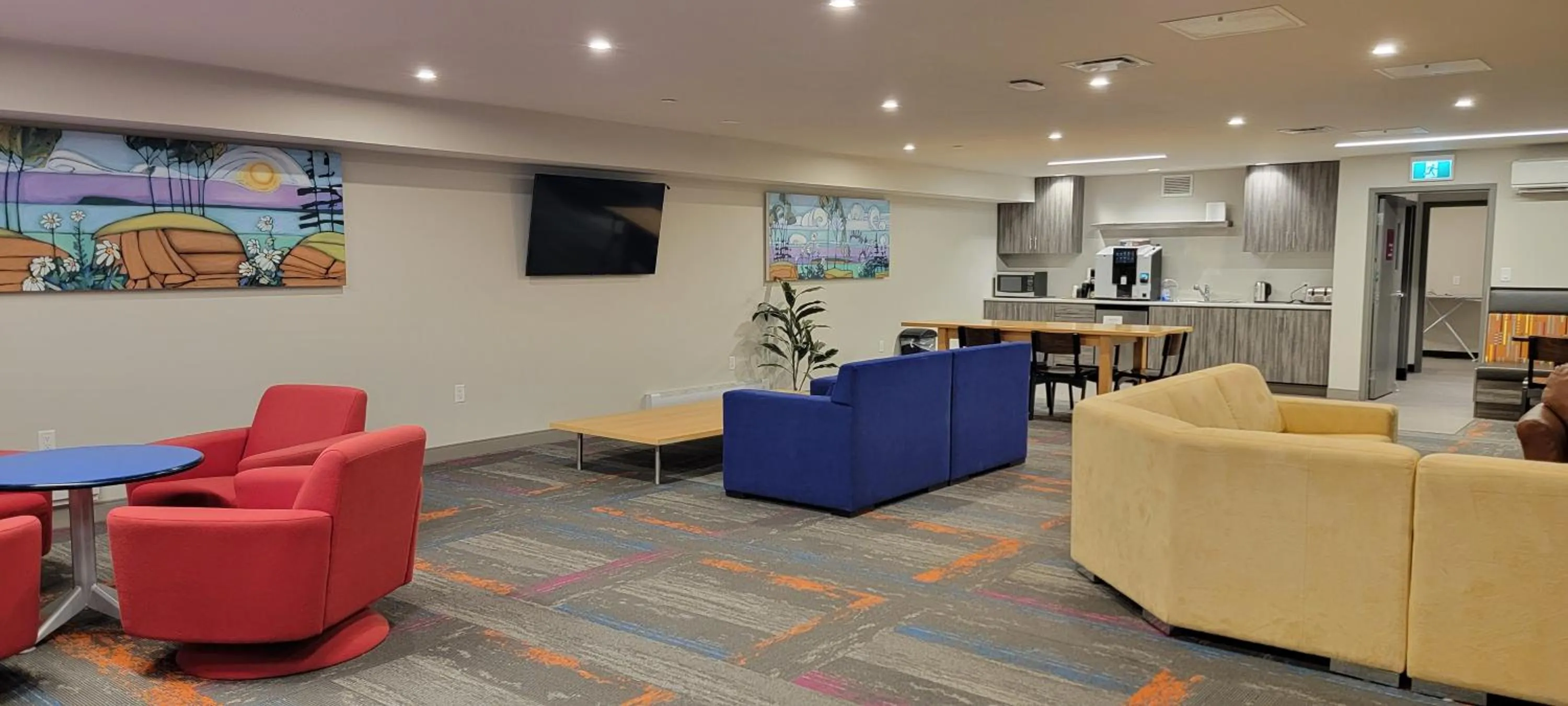 Communal lounge/ TV room in The Arts Hotel