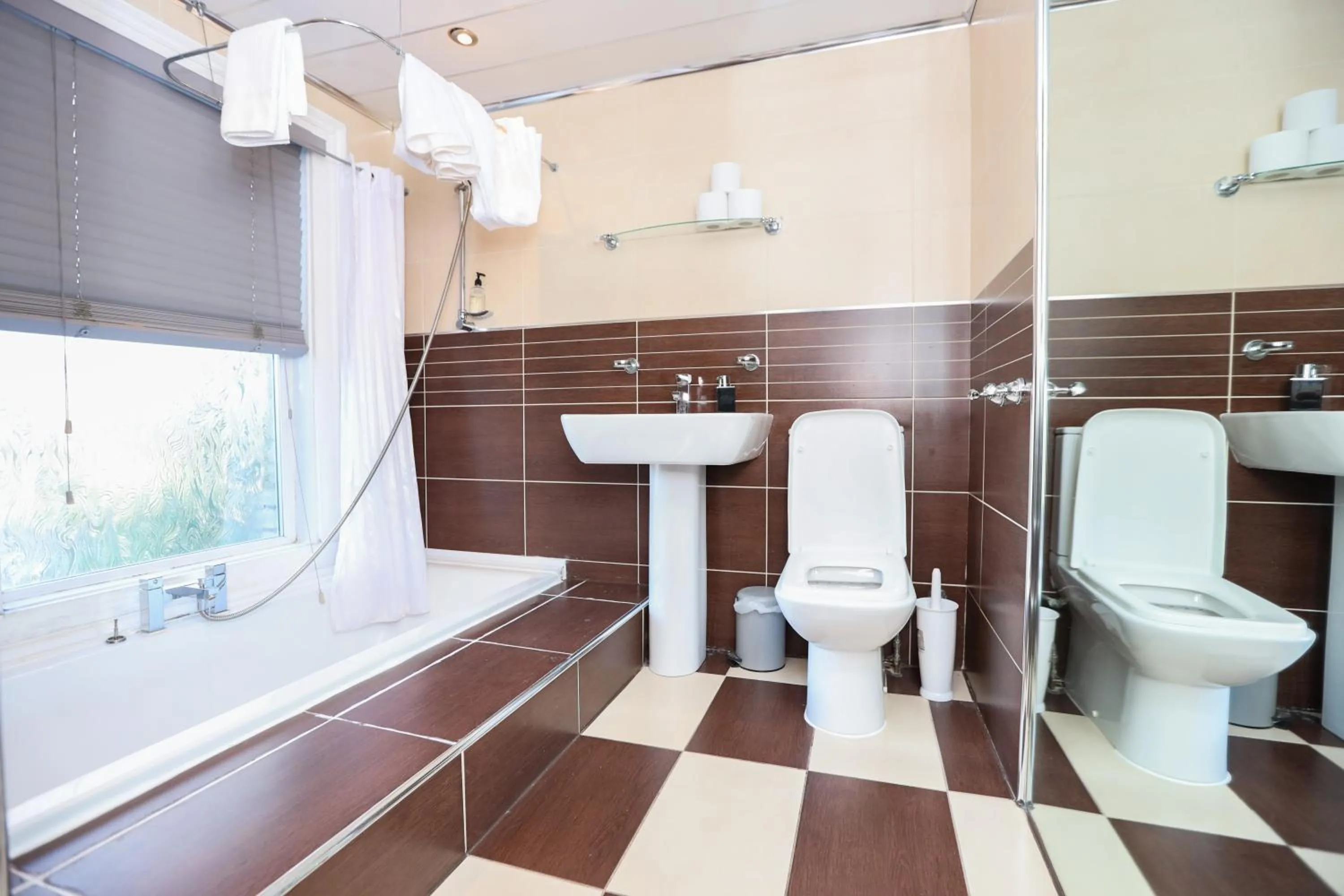 Shower in Hotel Anfield