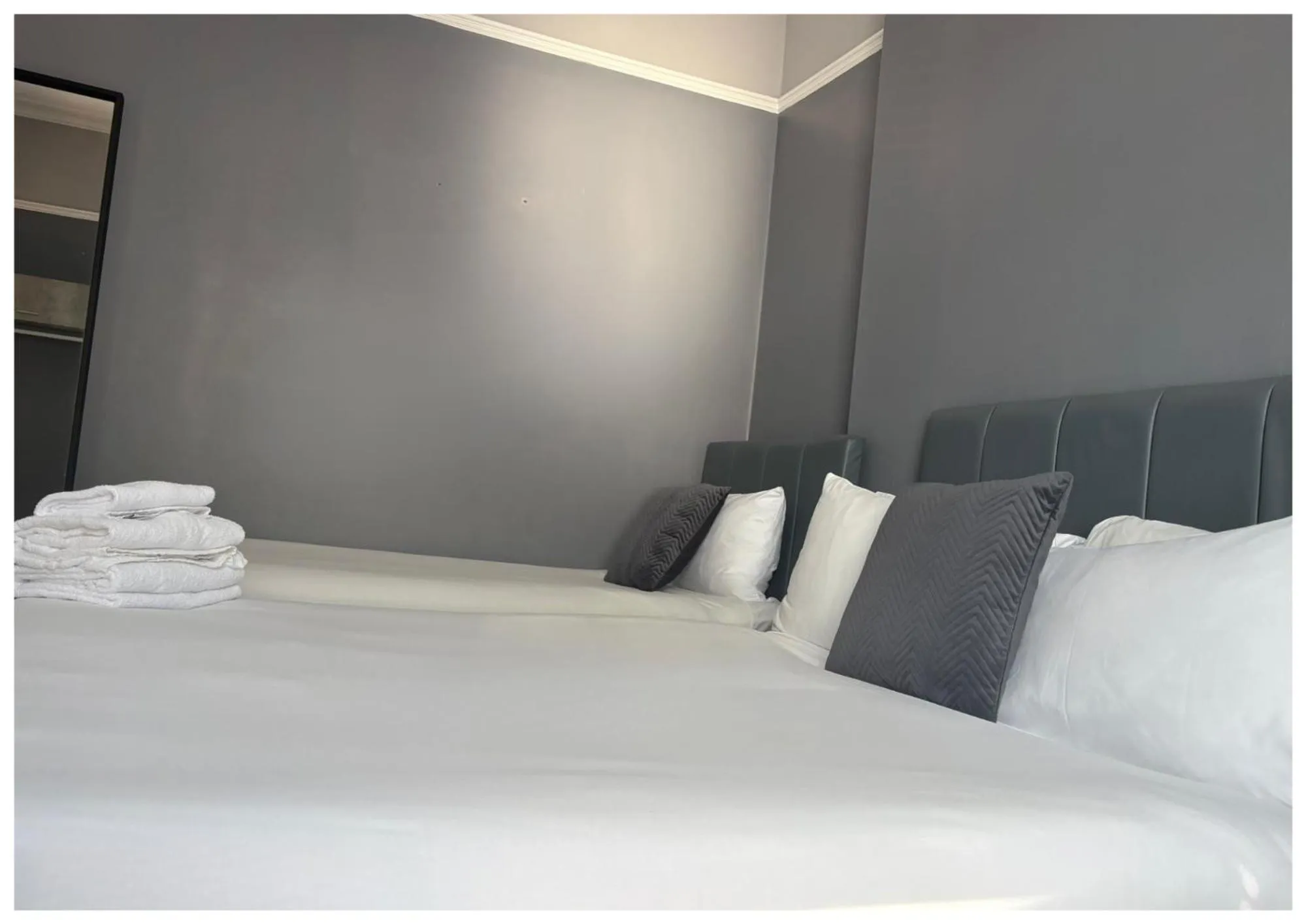 Photo of the whole room, Bed in Hotel Anfield