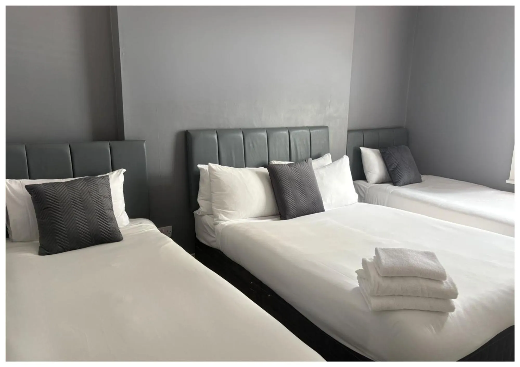 Photo of the whole room, Bed in Hotel Anfield