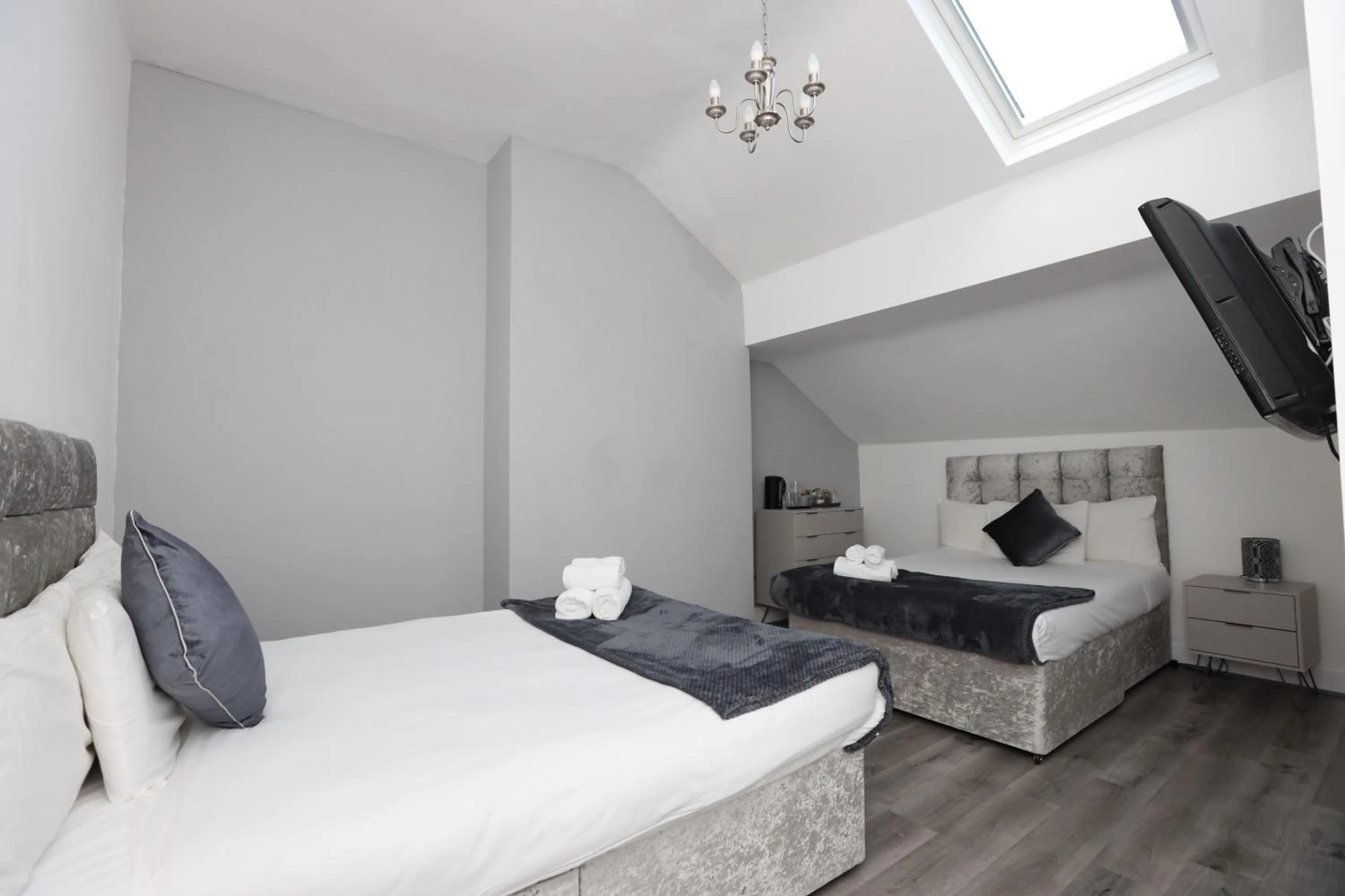 Photo of the whole room, Bed in Hotel Anfield