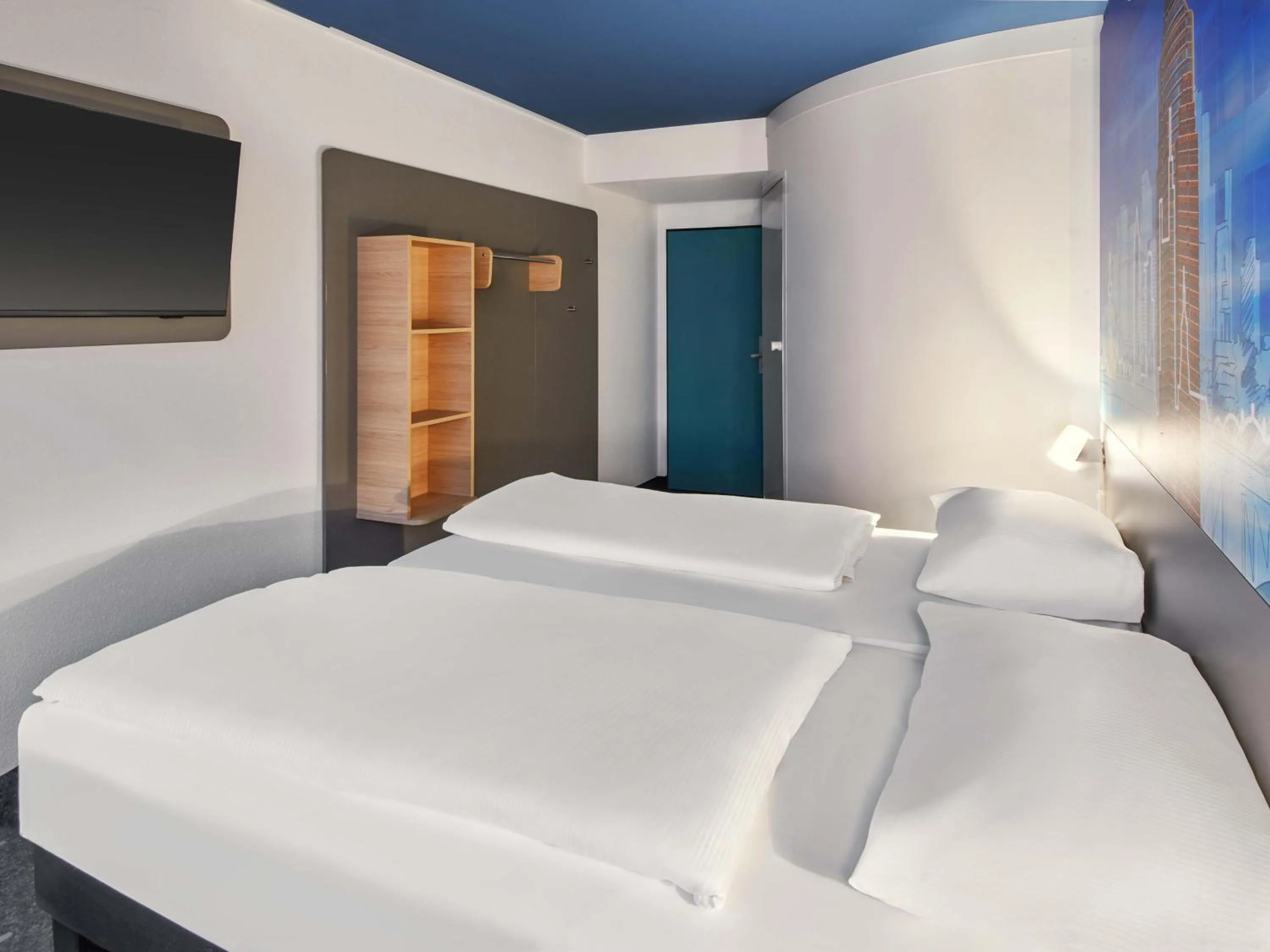 Photo of the whole room, Bed in B&B Hotel Frankfurt-Messe