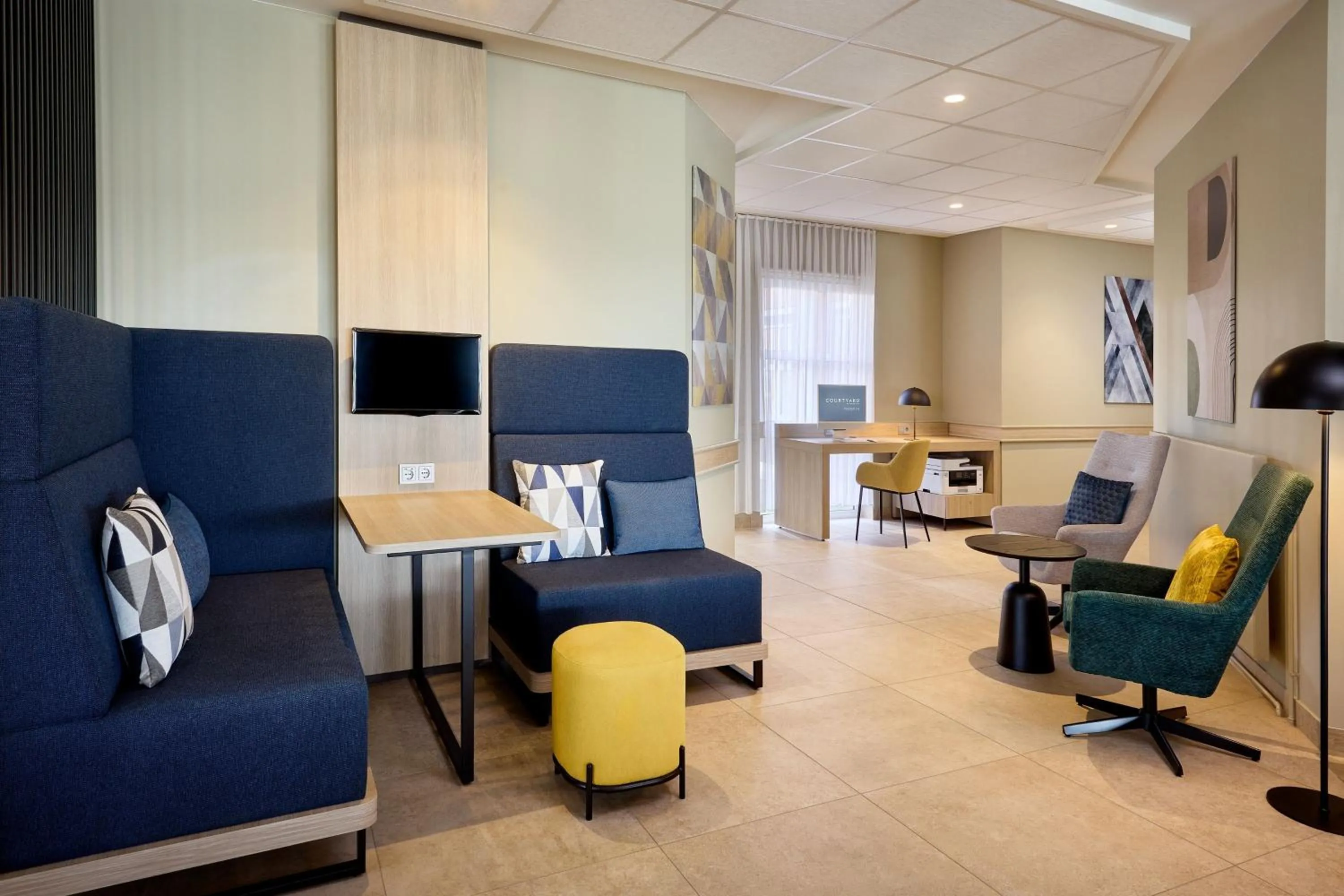 Lobby or reception in Courtyard by Marriott Magdeburg