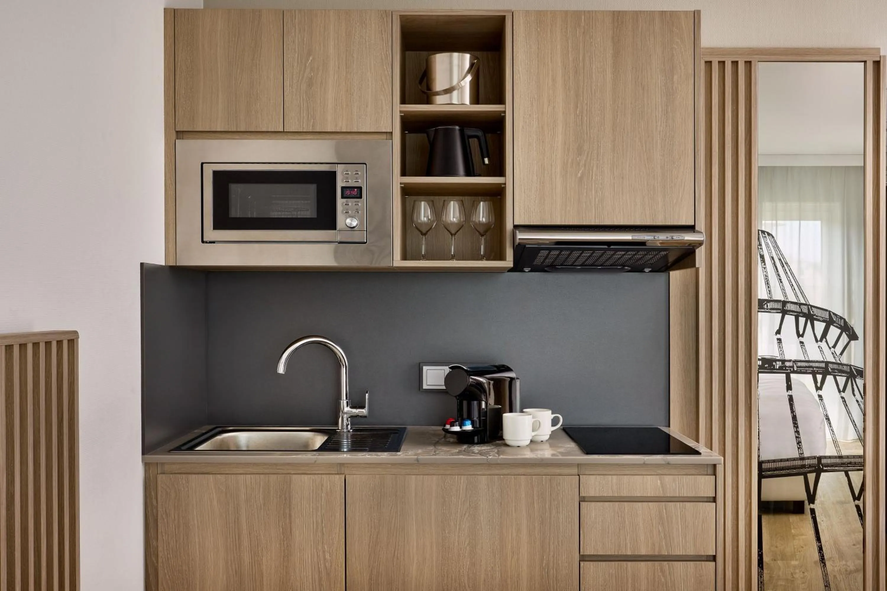 Kitchen or kitchenette in Courtyard by Marriott Magdeburg
