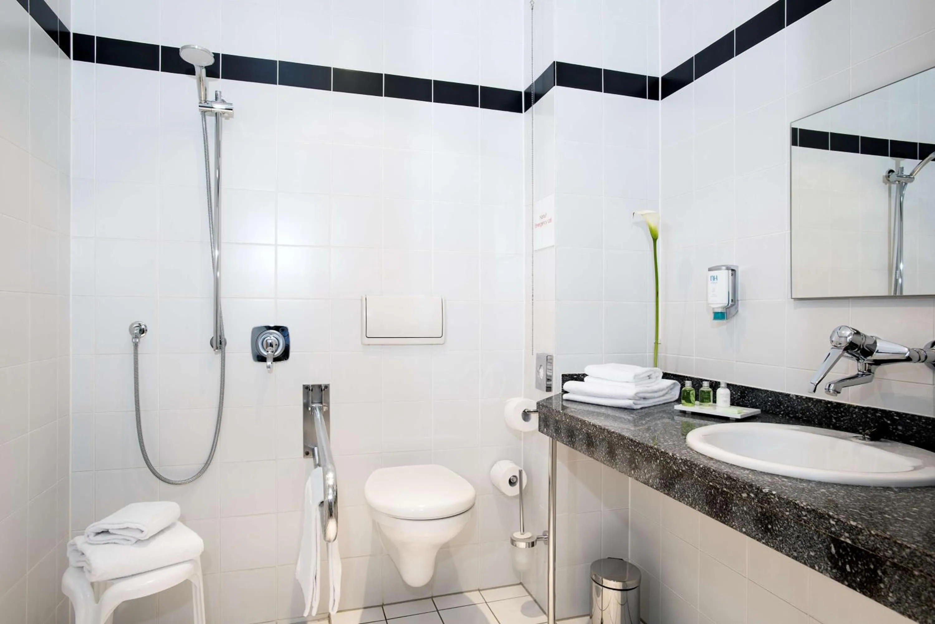 Bathroom in NH München Messe