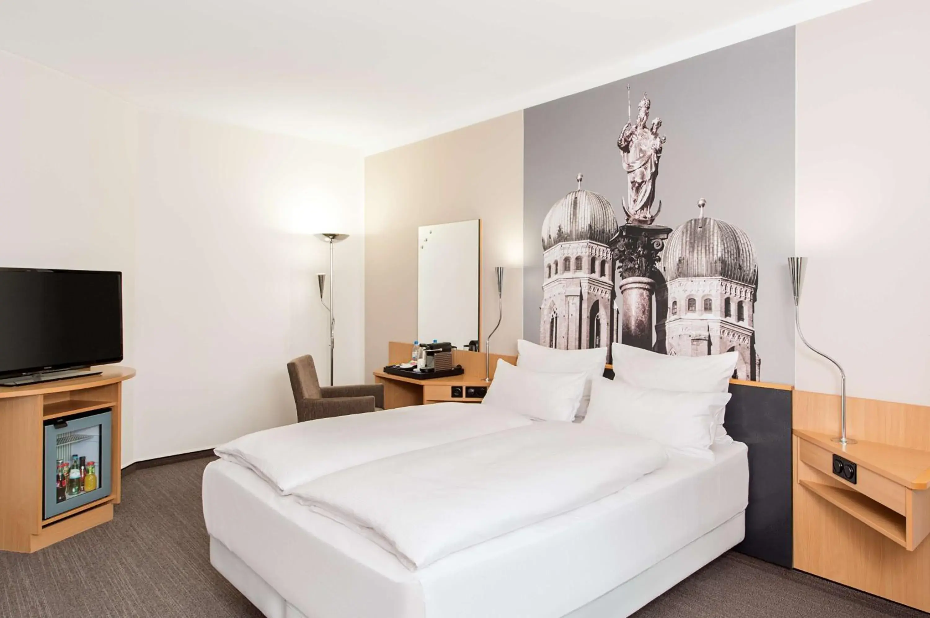 Photo of the whole room, Bed in NH München Messe Photo of the whole room, Bed in NH München Messe