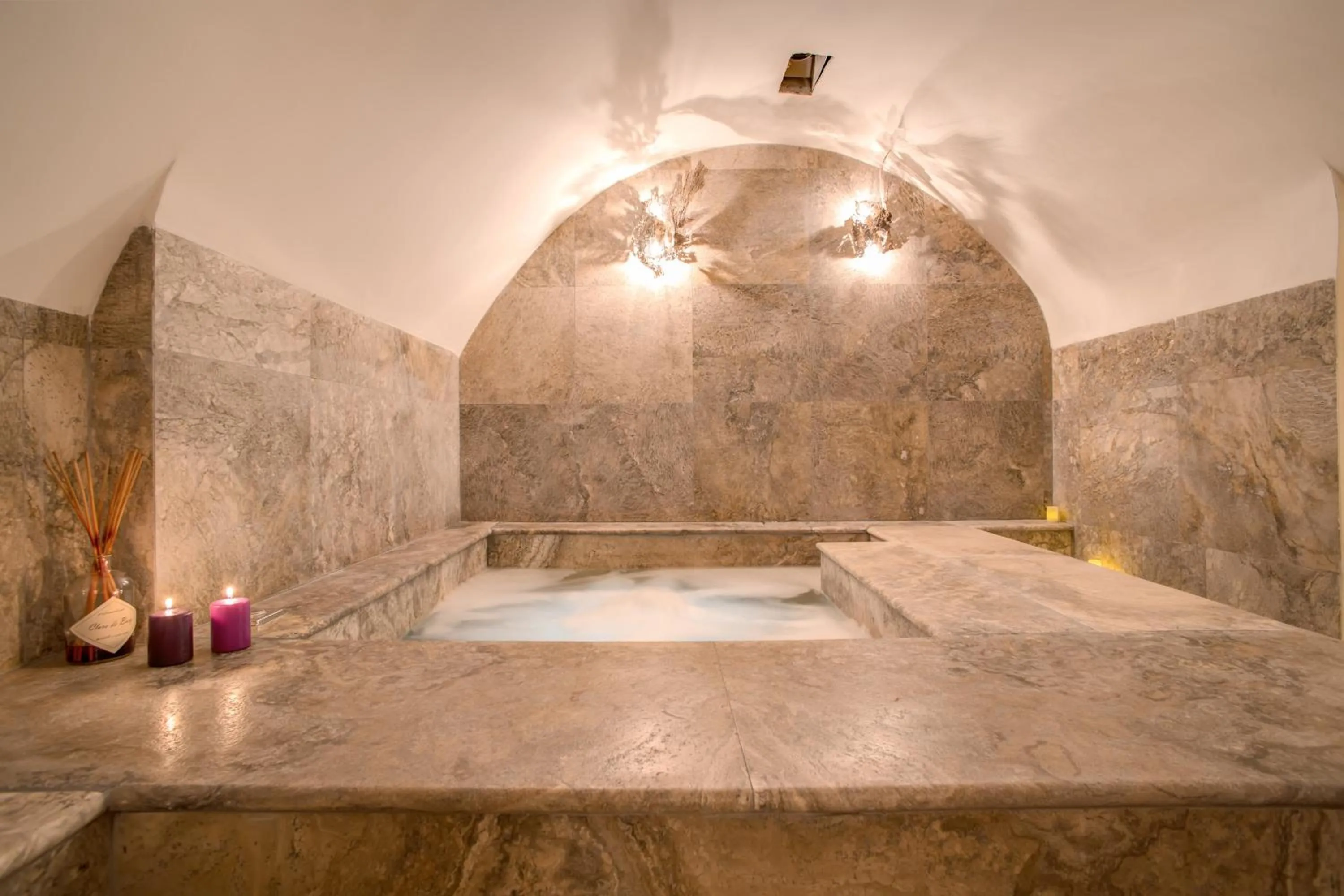 Hot Tub in Residenze Argileto